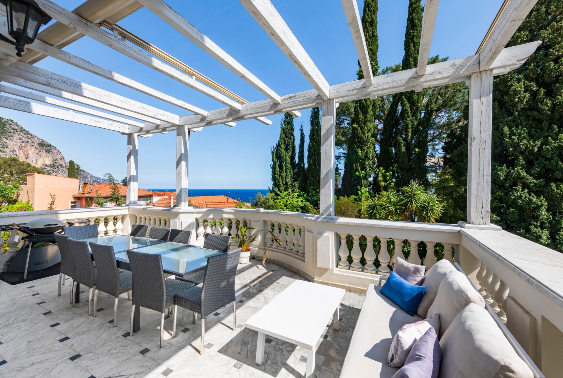 mansion 8 Rooms for sale on BEAULIEU SUR MER (06310)