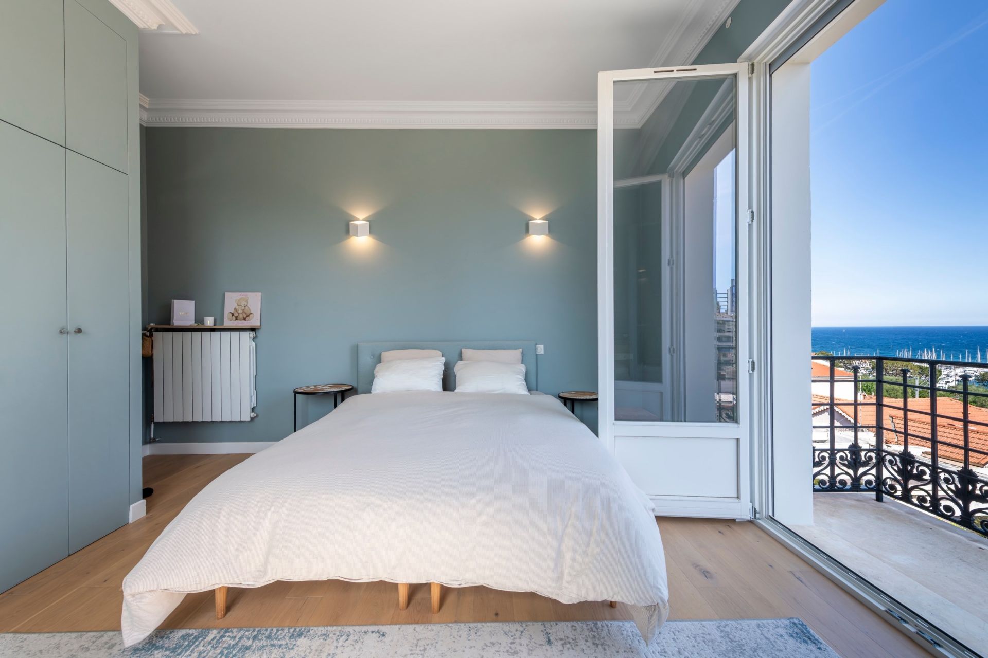 mansion 8 Rooms for sale on BEAULIEU SUR MER (06310)