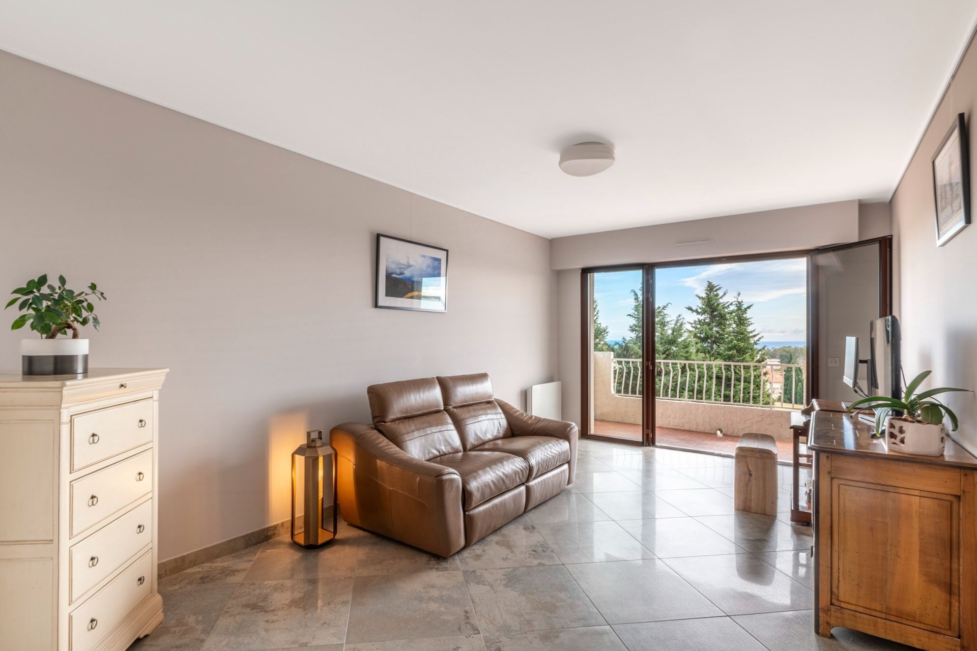 apartment 3 Rooms for sale on VENCE (06140)