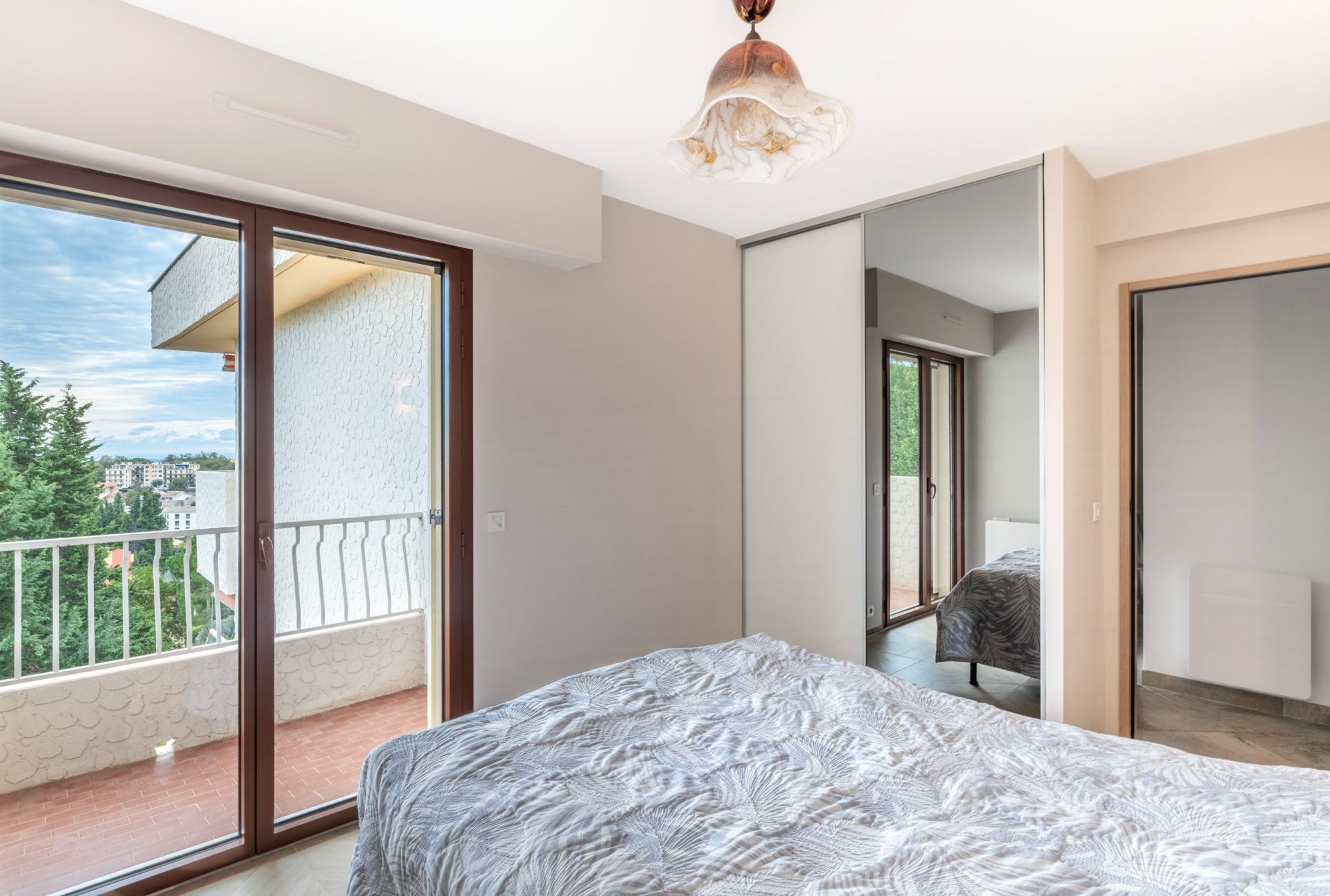 apartment 3 Rooms for sale on VENCE (06140)
