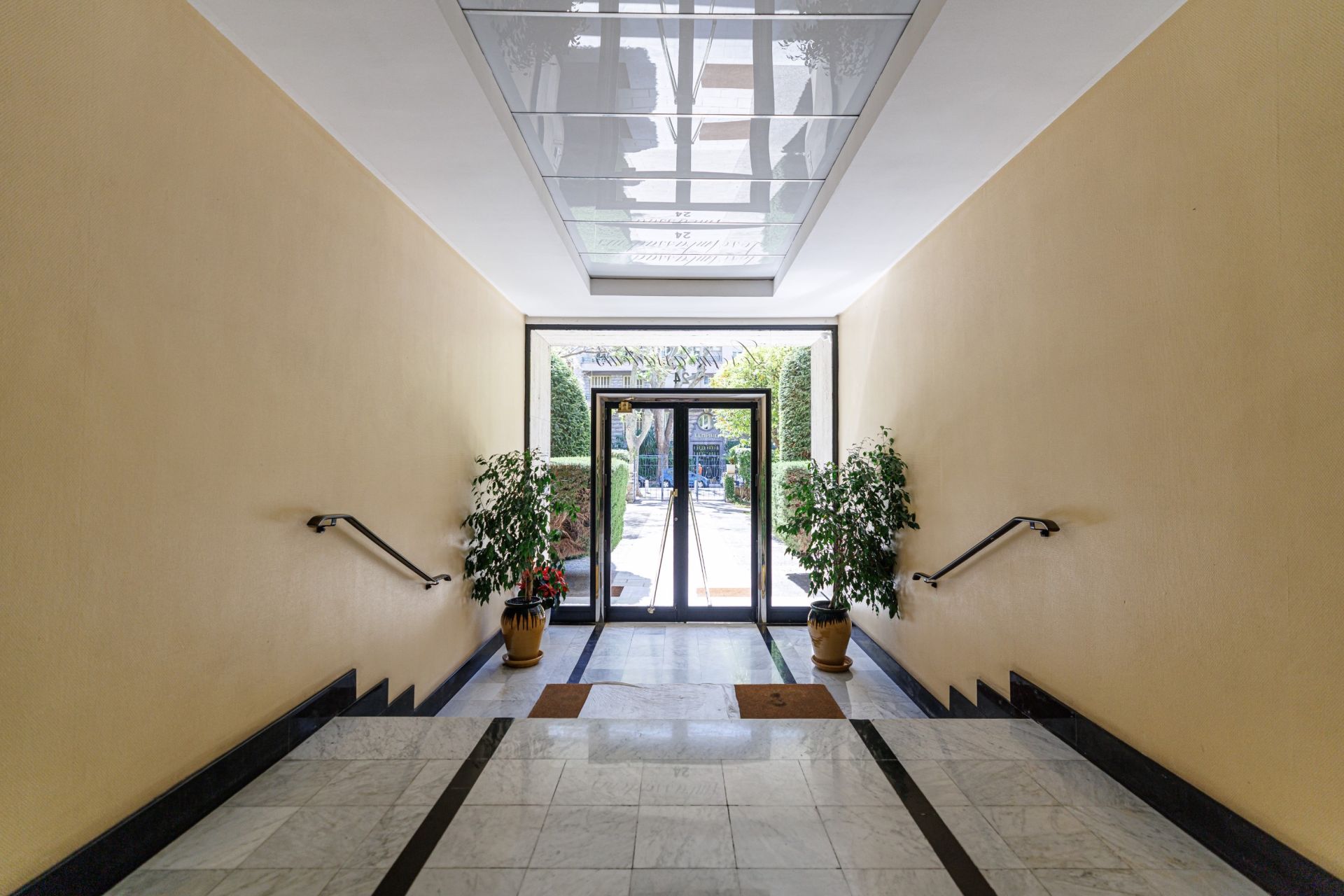 apartment 4 Rooms for sale on NICE (06000)