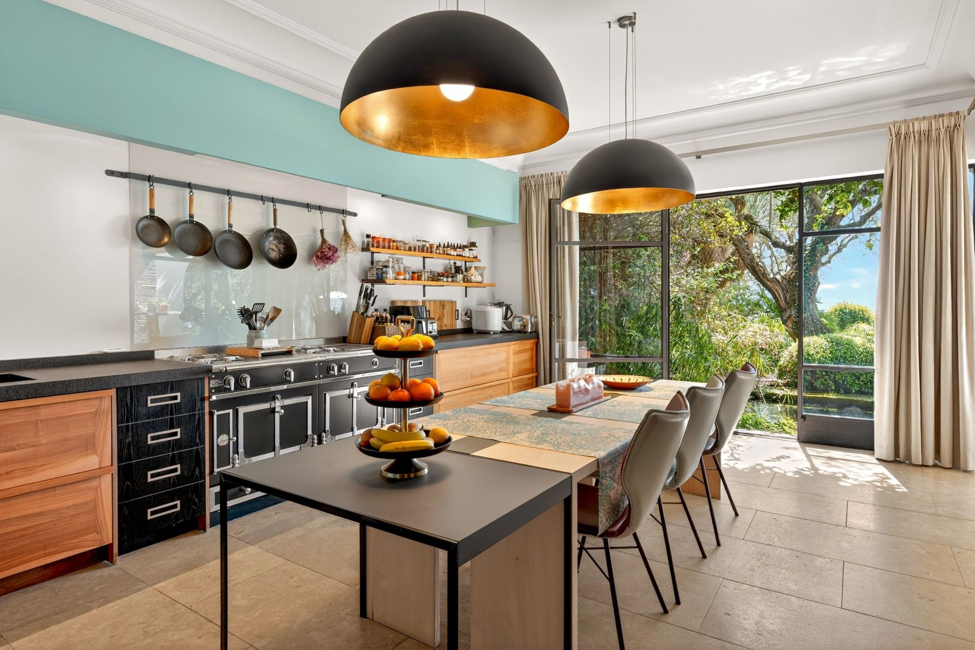 villa 14 Pièces en vente sur PLASCASSIER (06130)