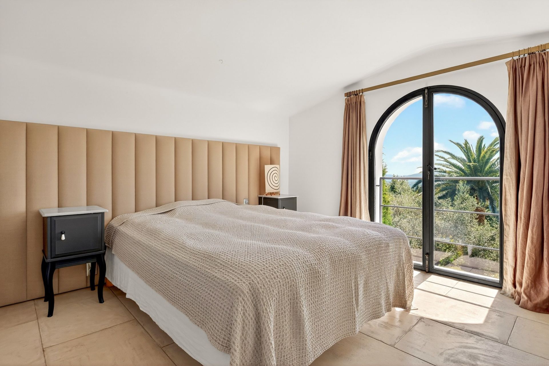villa 14 Pièces en vente sur PLASCASSIER (06130)