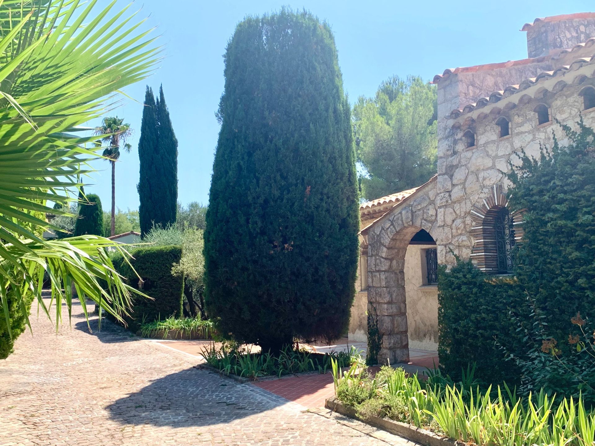 villa 14 Pièces en vente sur PLASCASSIER (06130)