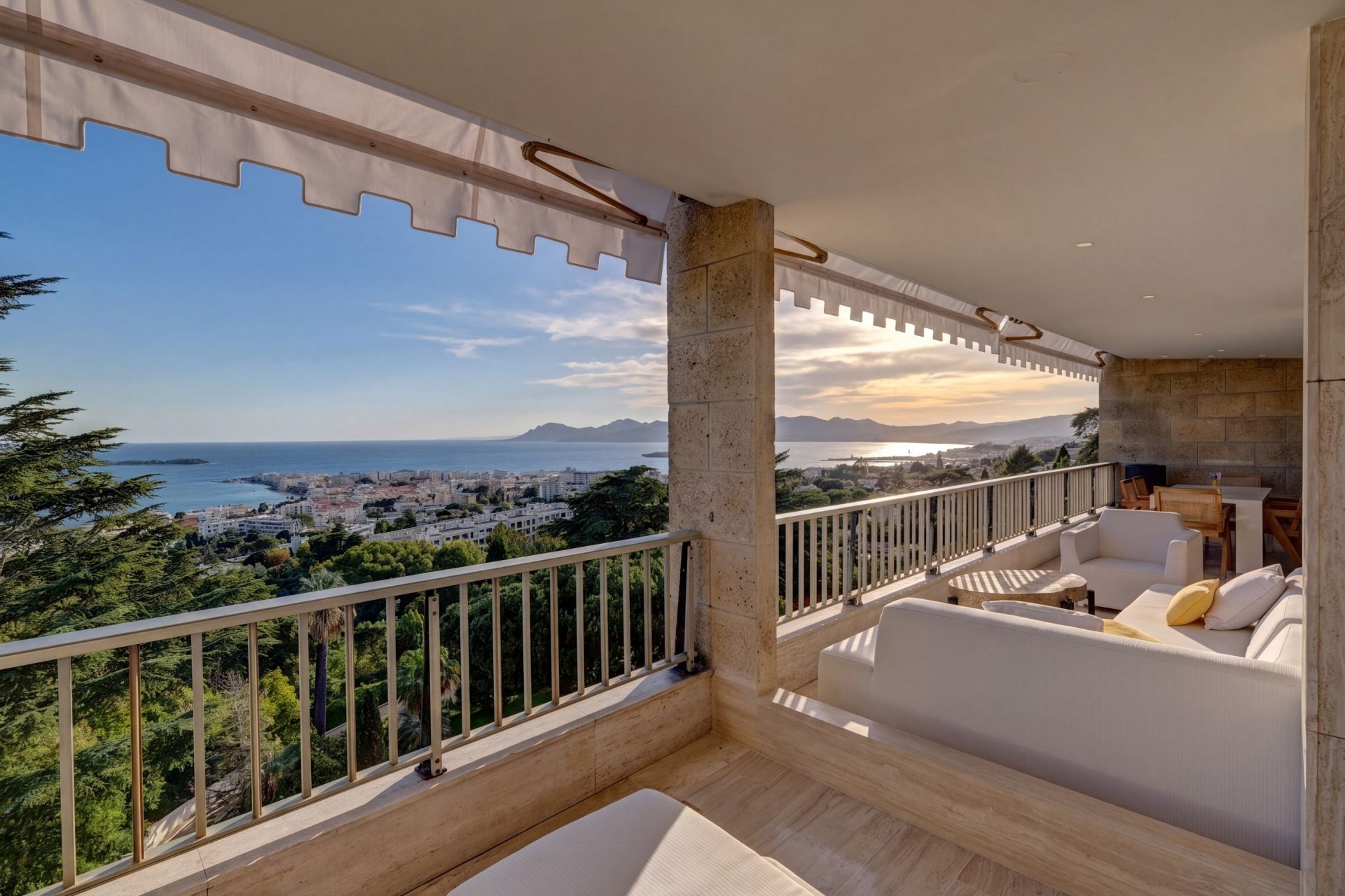 appartement 5 Pièces en vente sur CANNES (06400)