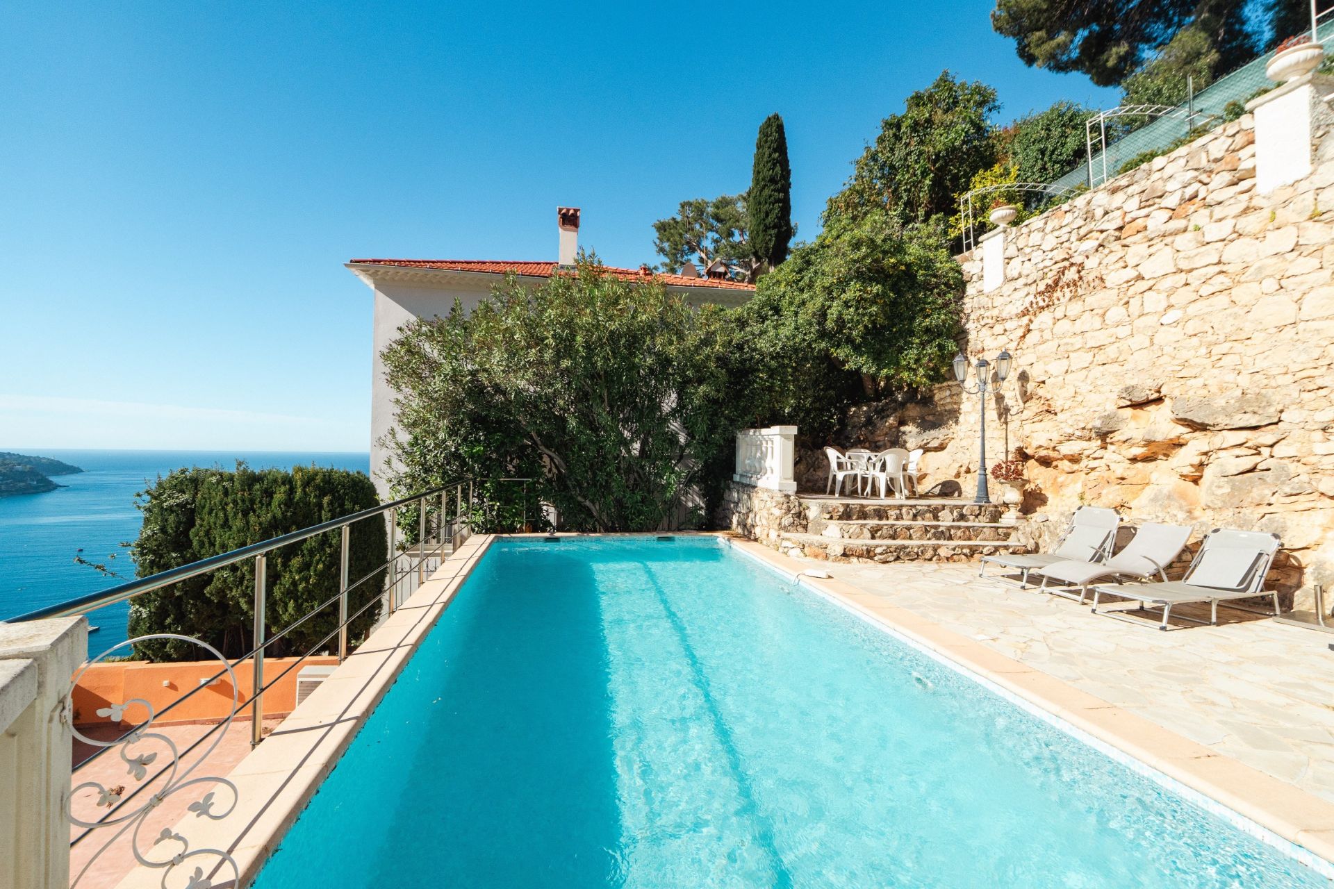 villa 8 Pièces en vente sur VILLEFRANCHE SUR MER (06230)