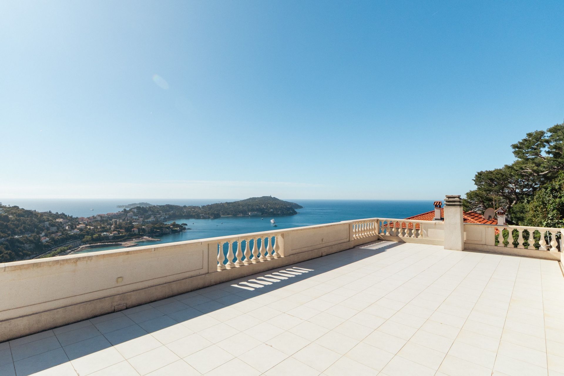 villa 8 Pièces en vente sur VILLEFRANCHE SUR MER (06230)