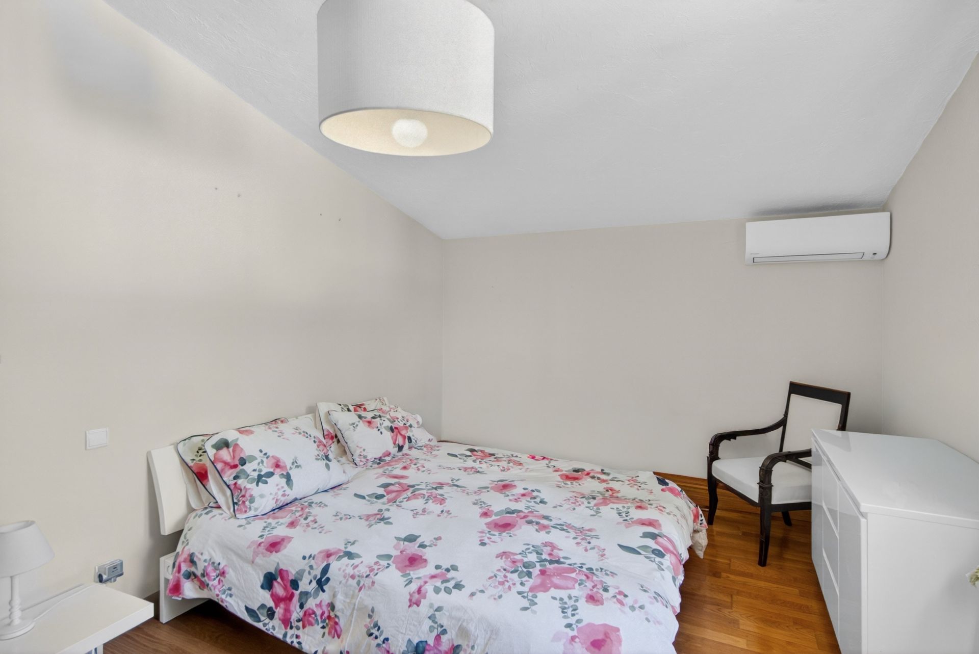 villa 5 Rooms for sale on PEYMEINADE (06530)