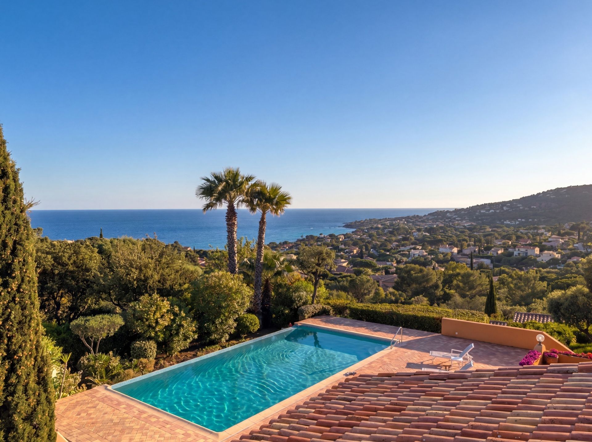villa 5 Rooms for sale on ST AYGULF (83370)