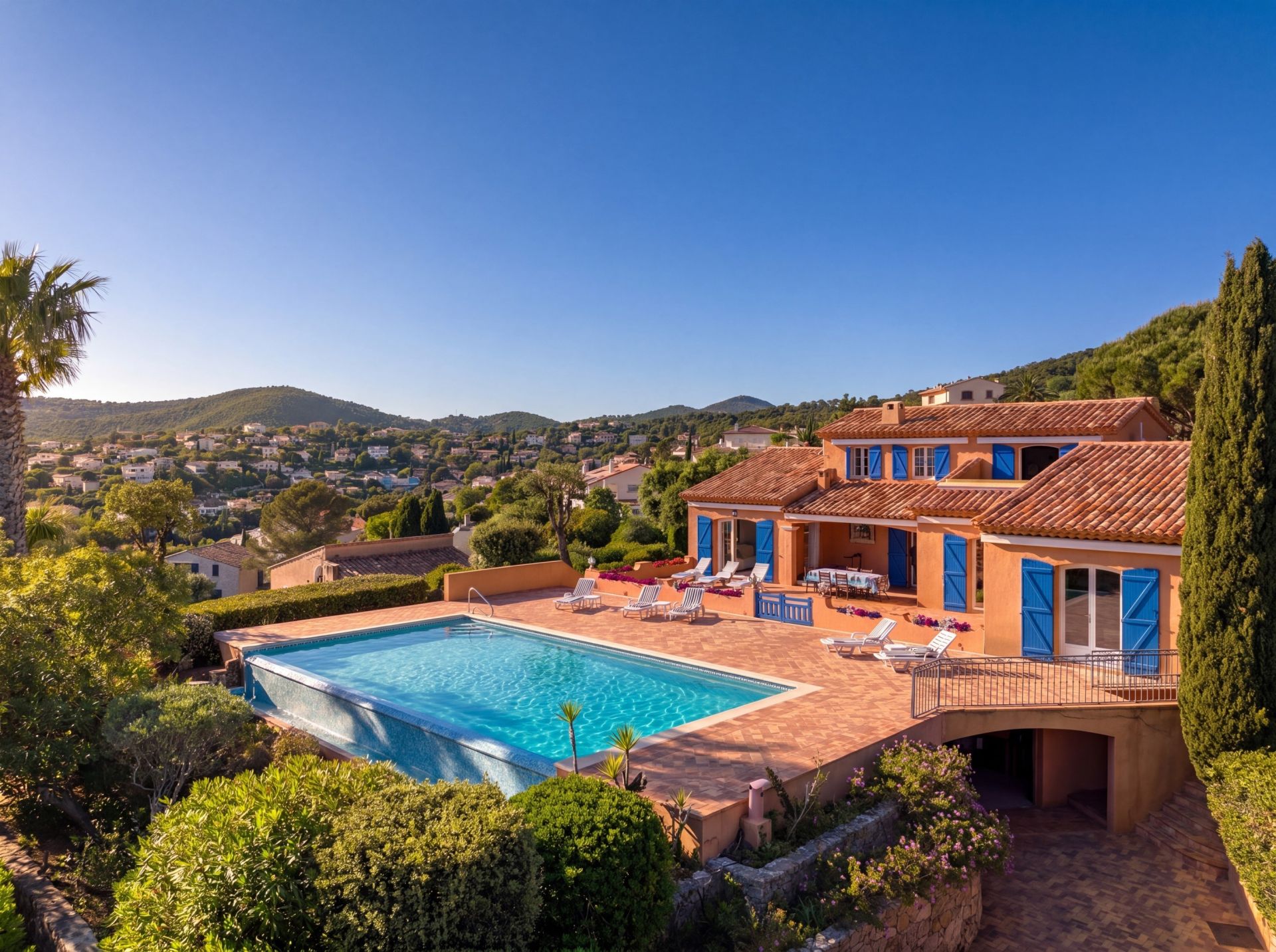 villa 5 Rooms for sale on ST AYGULF (83370)