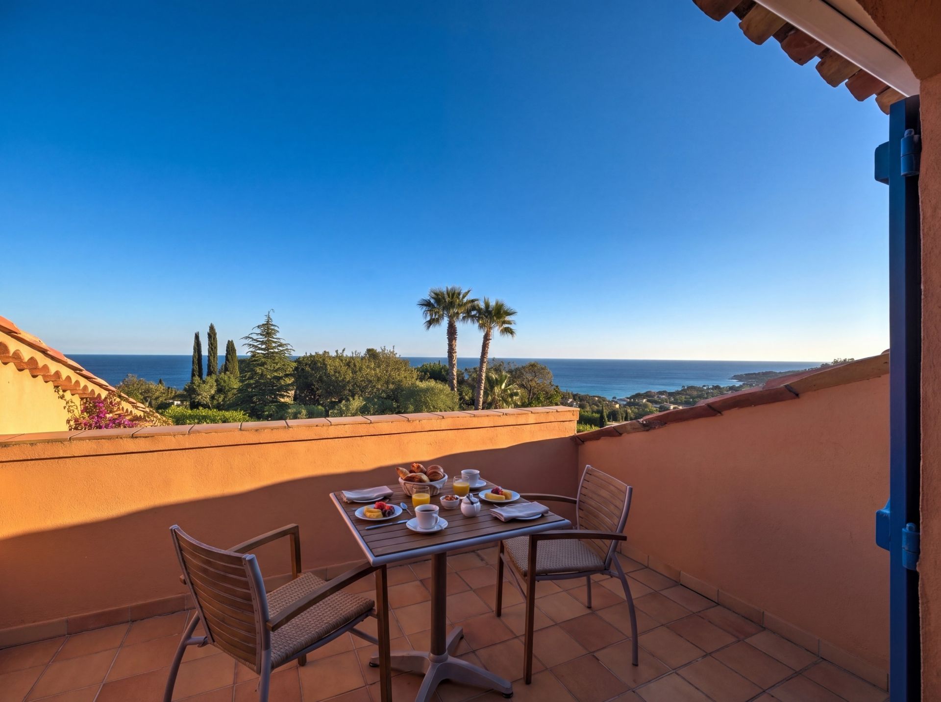 villa 5 Rooms for sale on ST AYGULF (83370)