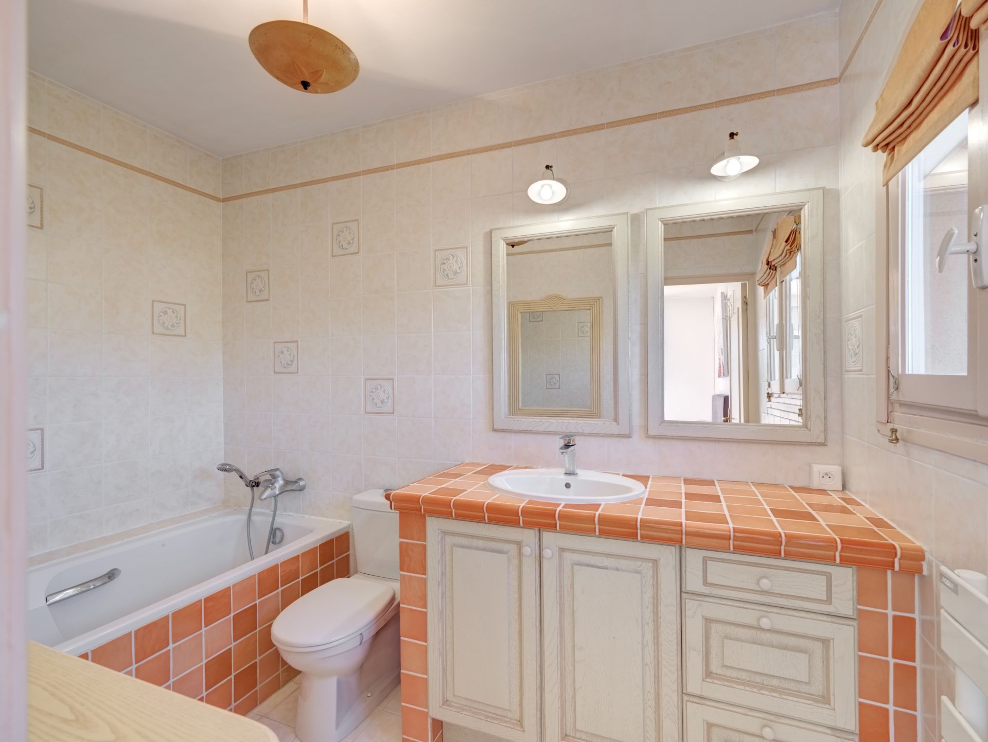 villa 5 Rooms for sale on ST AYGULF (83370)