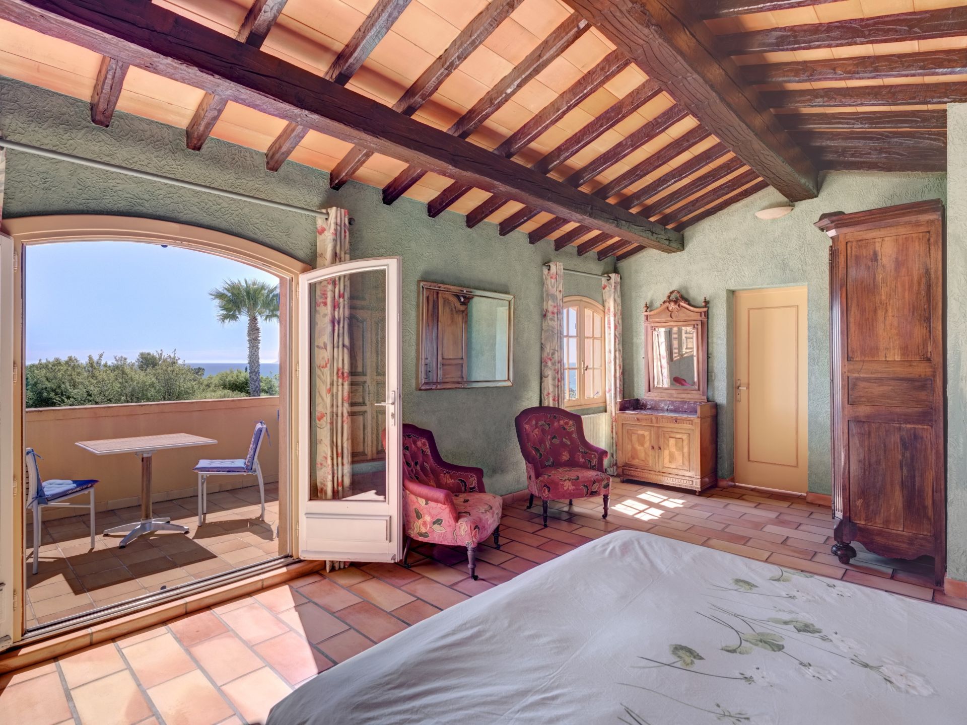 villa 5 Rooms for sale on ST AYGULF (83370)