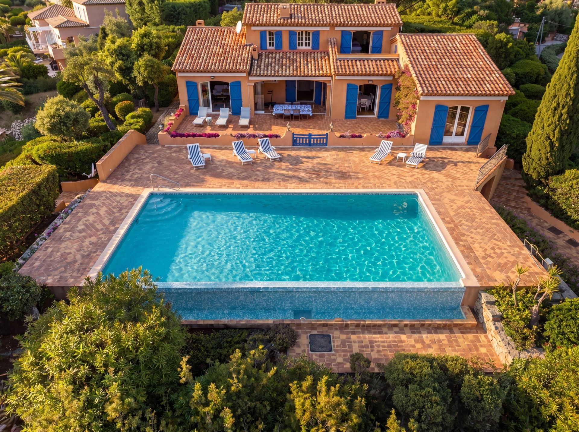 villa 5 Rooms for sale on ST AYGULF (83370)