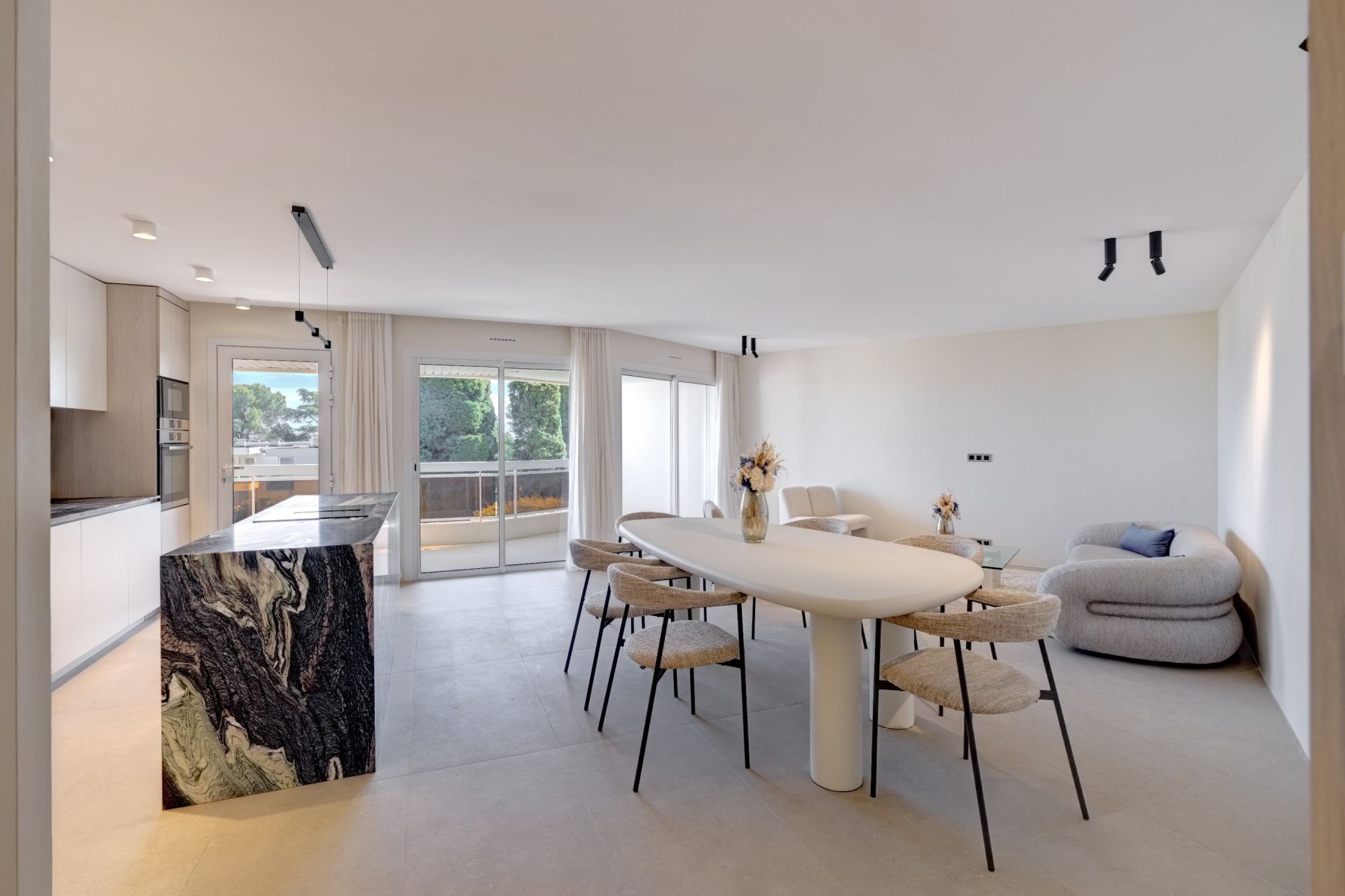 apartment 4 Rooms for sale on CANNES (06400)