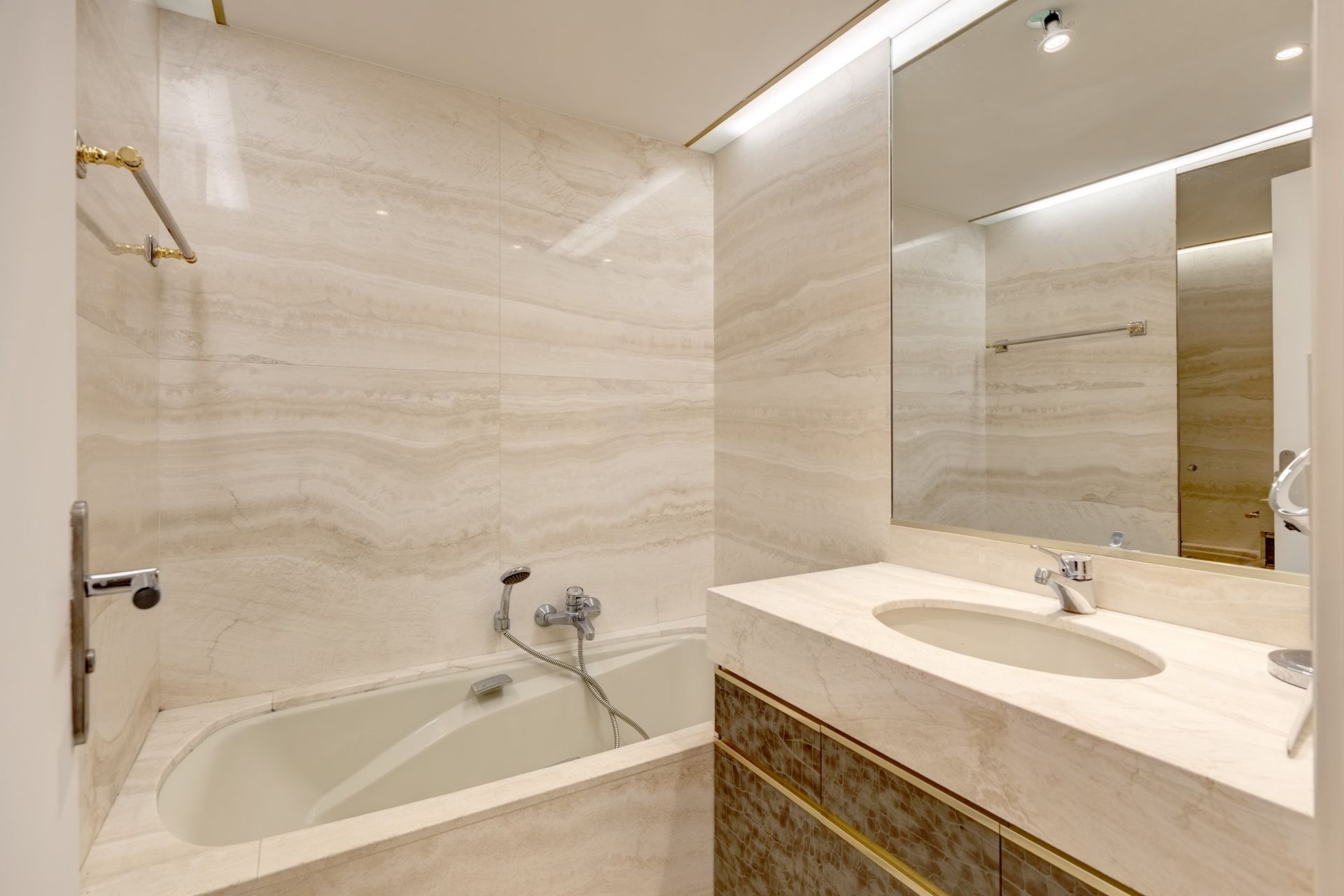 apartment 3 Rooms for sale on CANNES (06400)