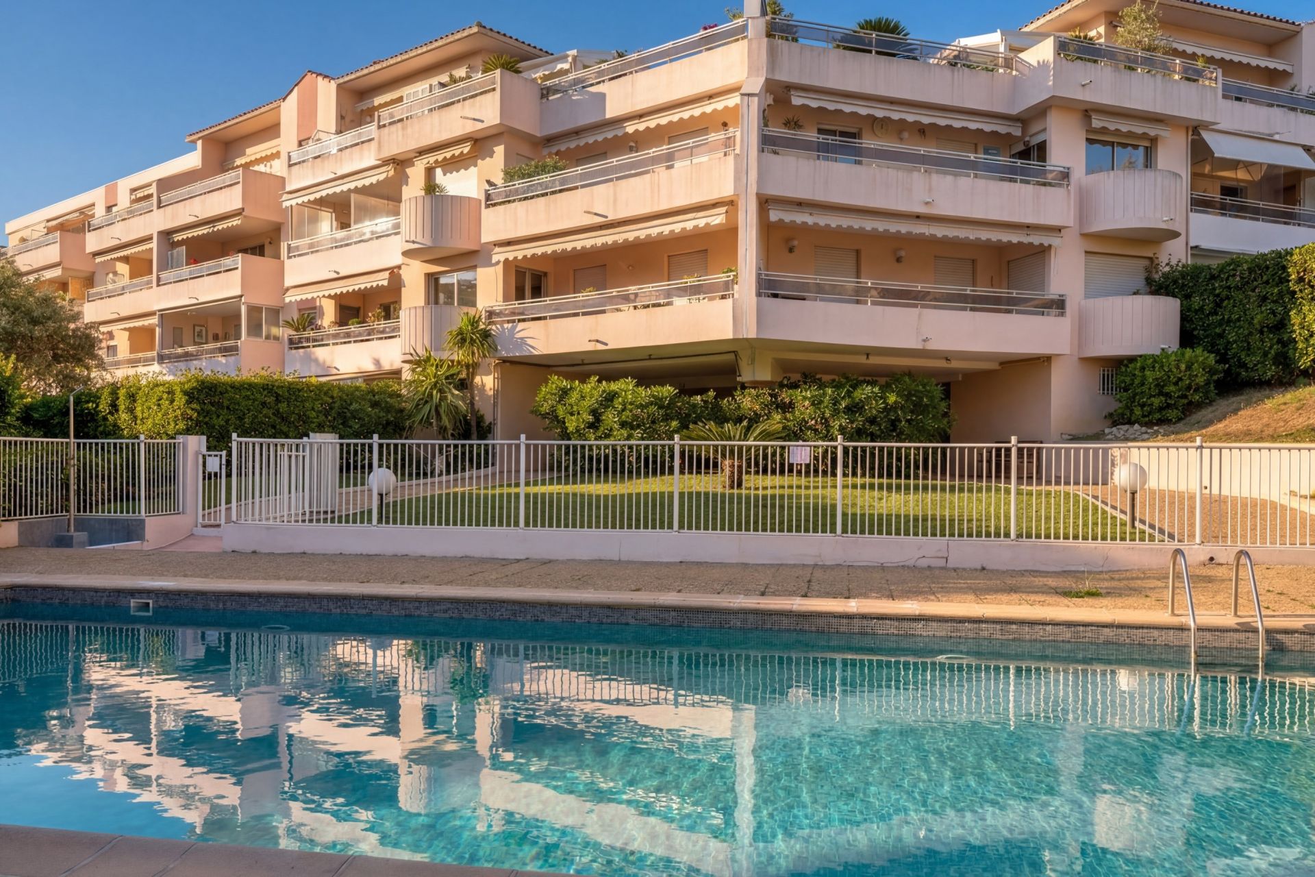 apartment 3 Rooms for sale on LE GOLFE JUAN (06220)