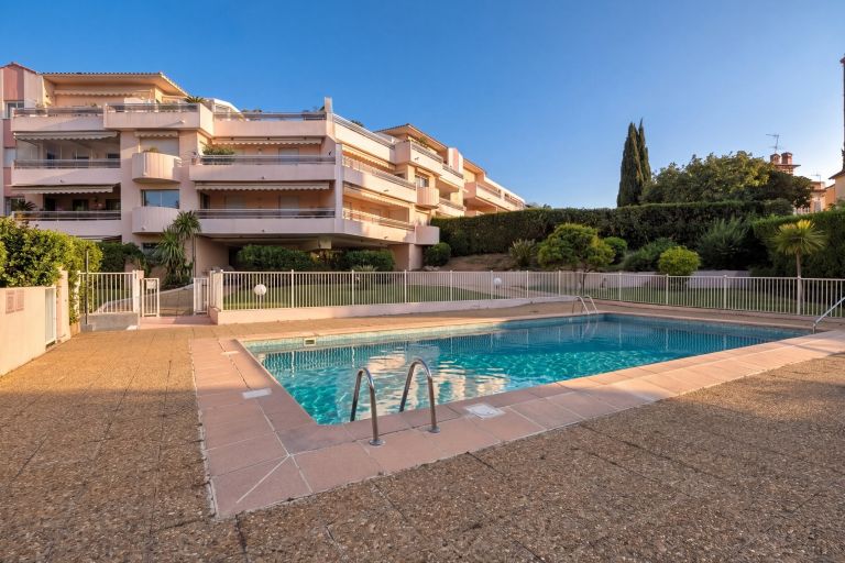 apartment 3 Rooms for sale on LE GOLFE JUAN (06220)