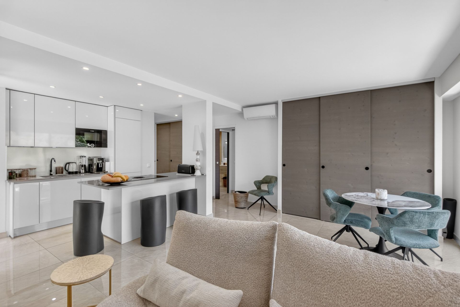 apartment 3 Rooms for sale on CANNES (06400)