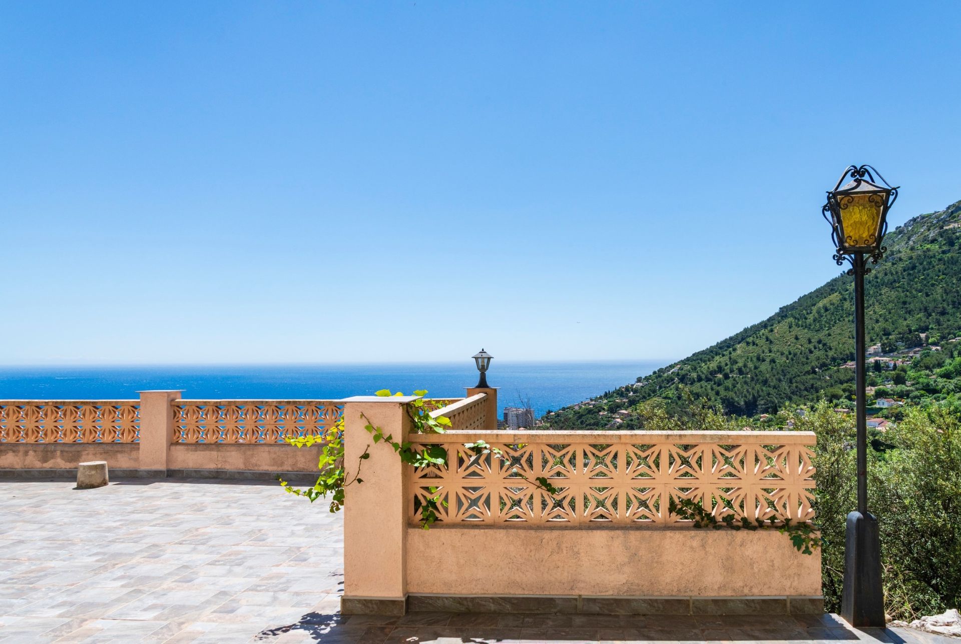 villa 8 Pièces en vente sur LA TURBIE (06320)