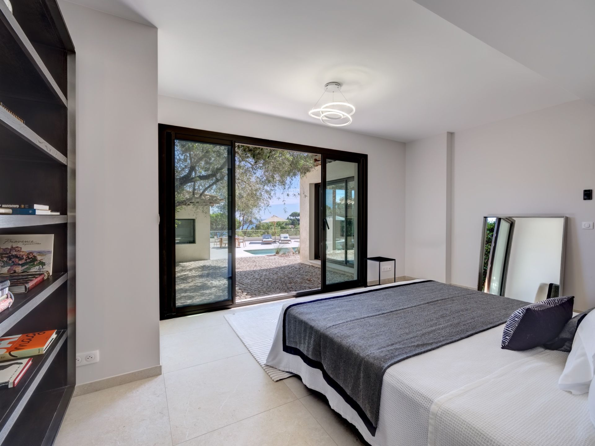 villa 4 Pièces en vente sur VALLAURIS (06220)