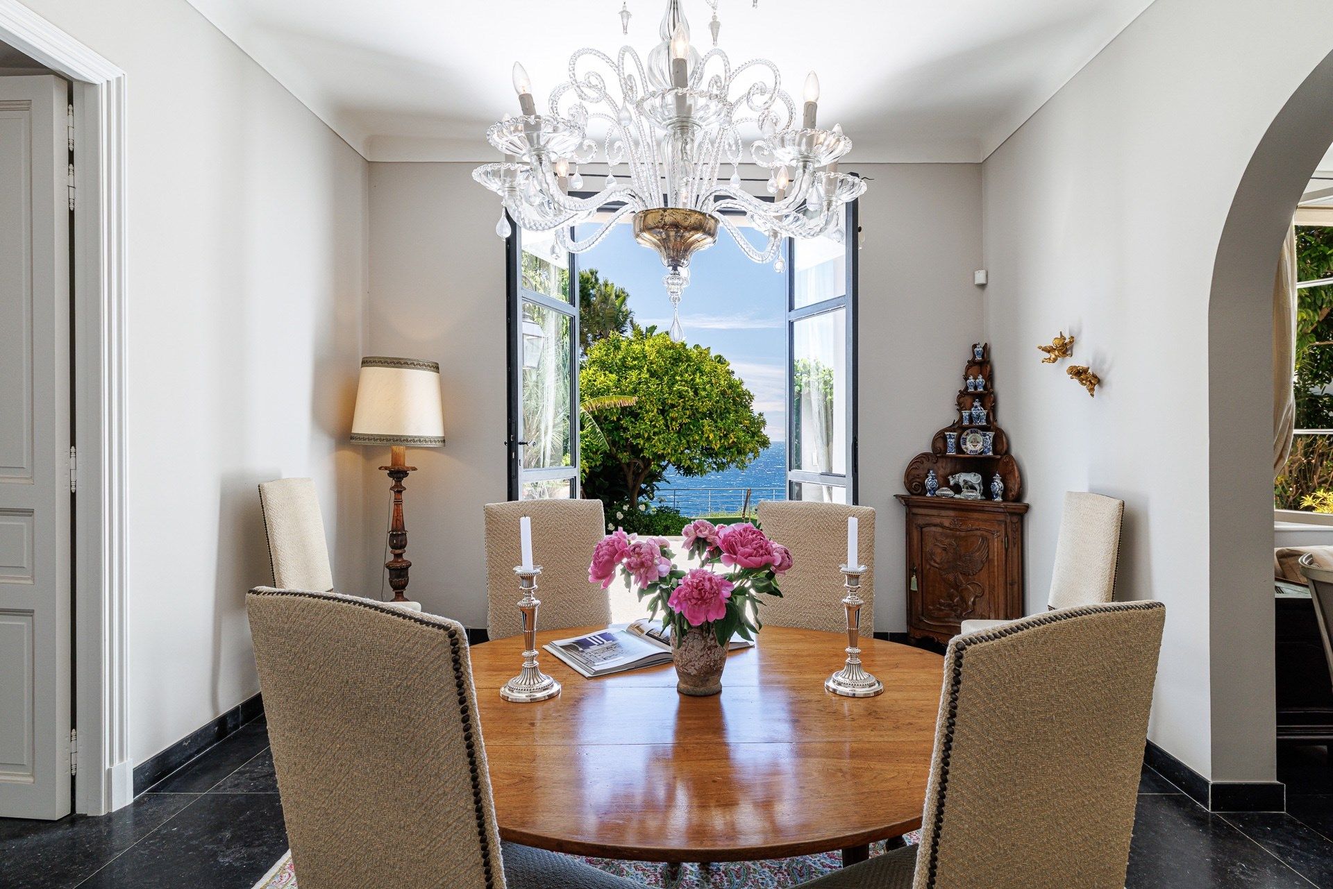 mansion 6 Rooms for sale on NICE (06000)