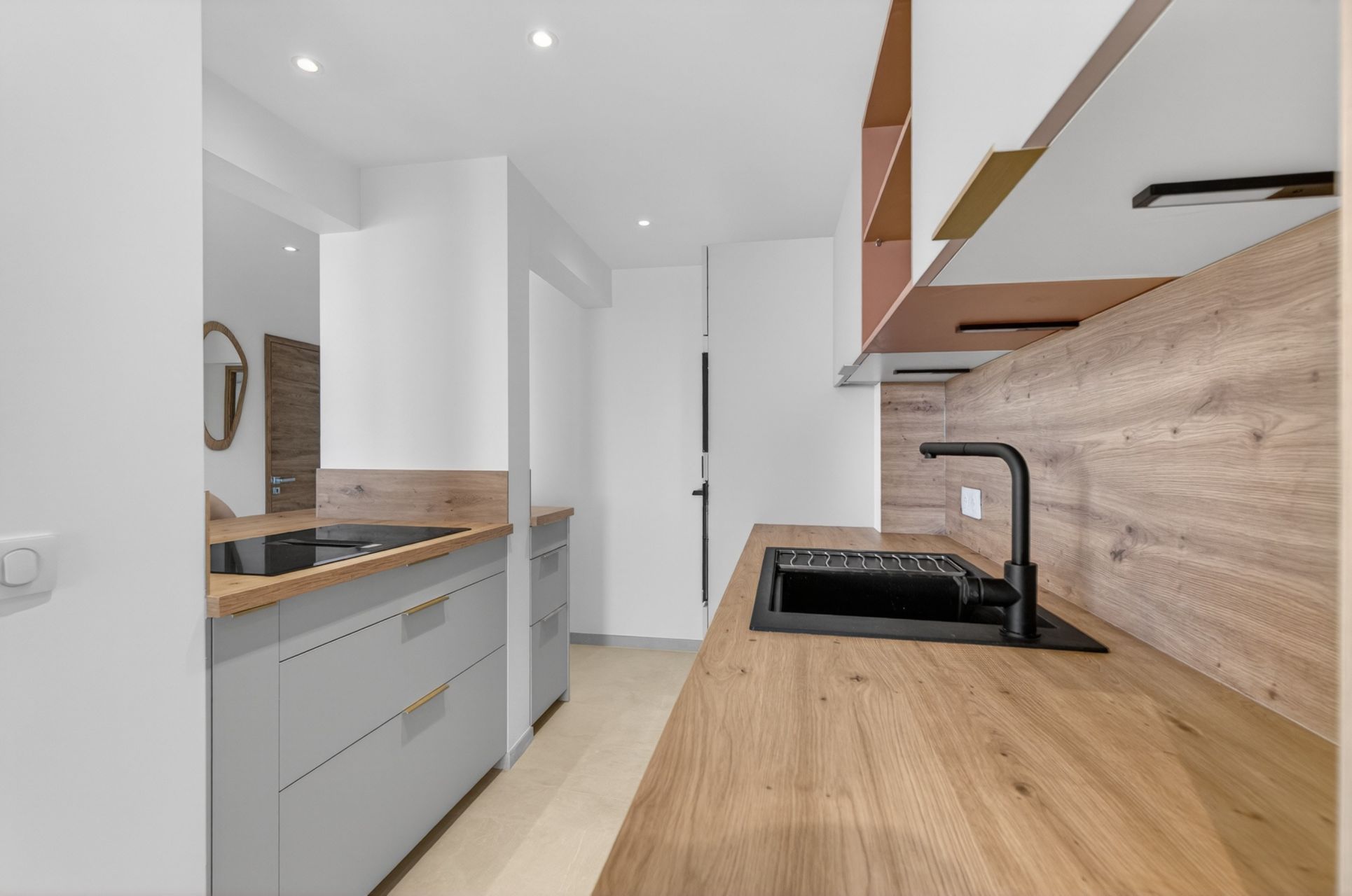 apartment 4 Rooms for sale on LE CANNET (06110)