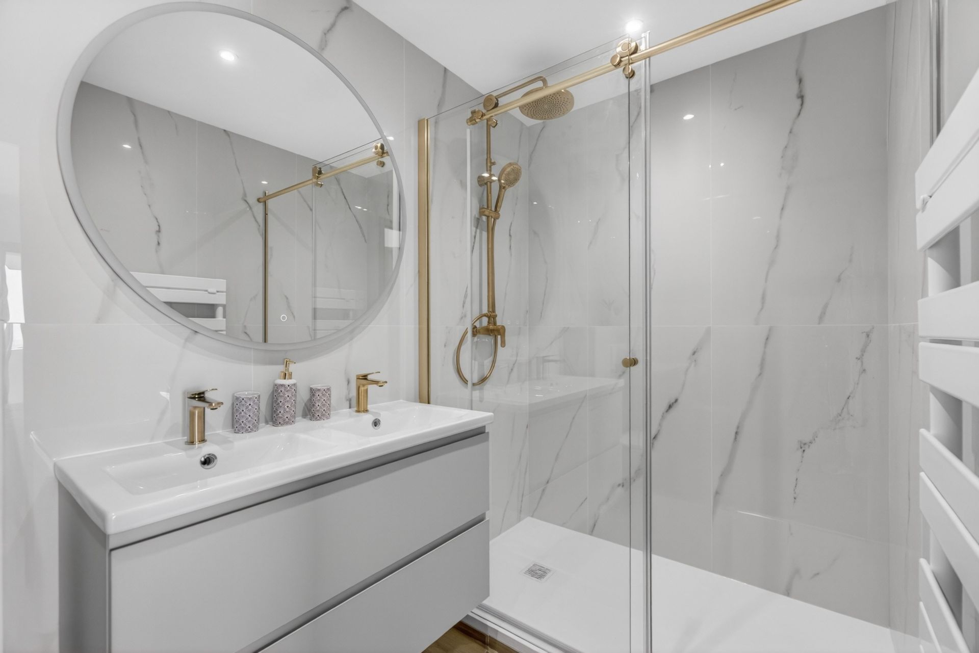 apartment 4 Rooms for sale on LE CANNET (06110)