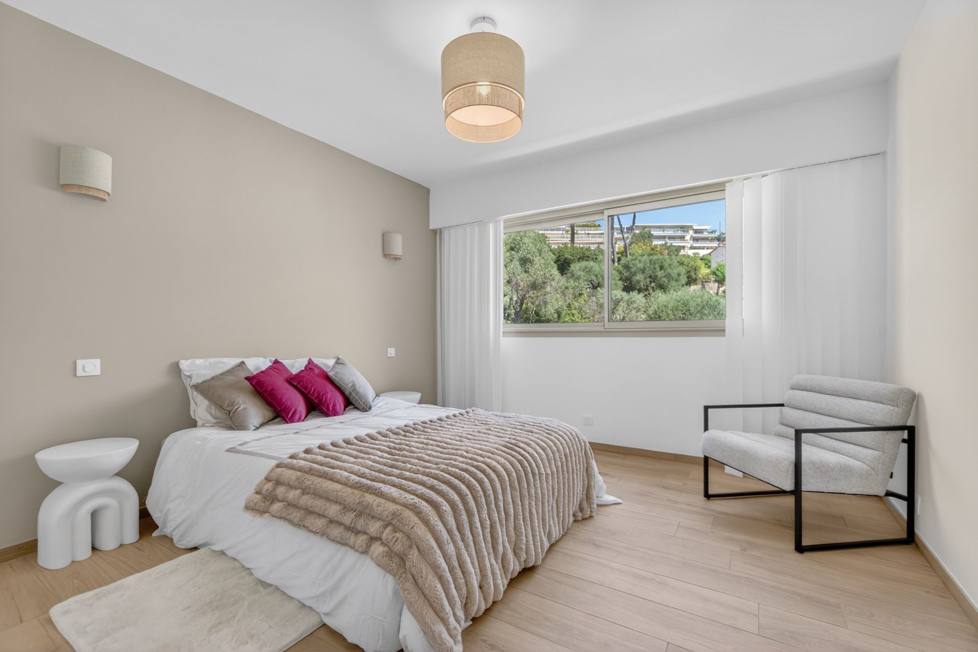 apartment 4 Rooms for sale on LE CANNET (06110)