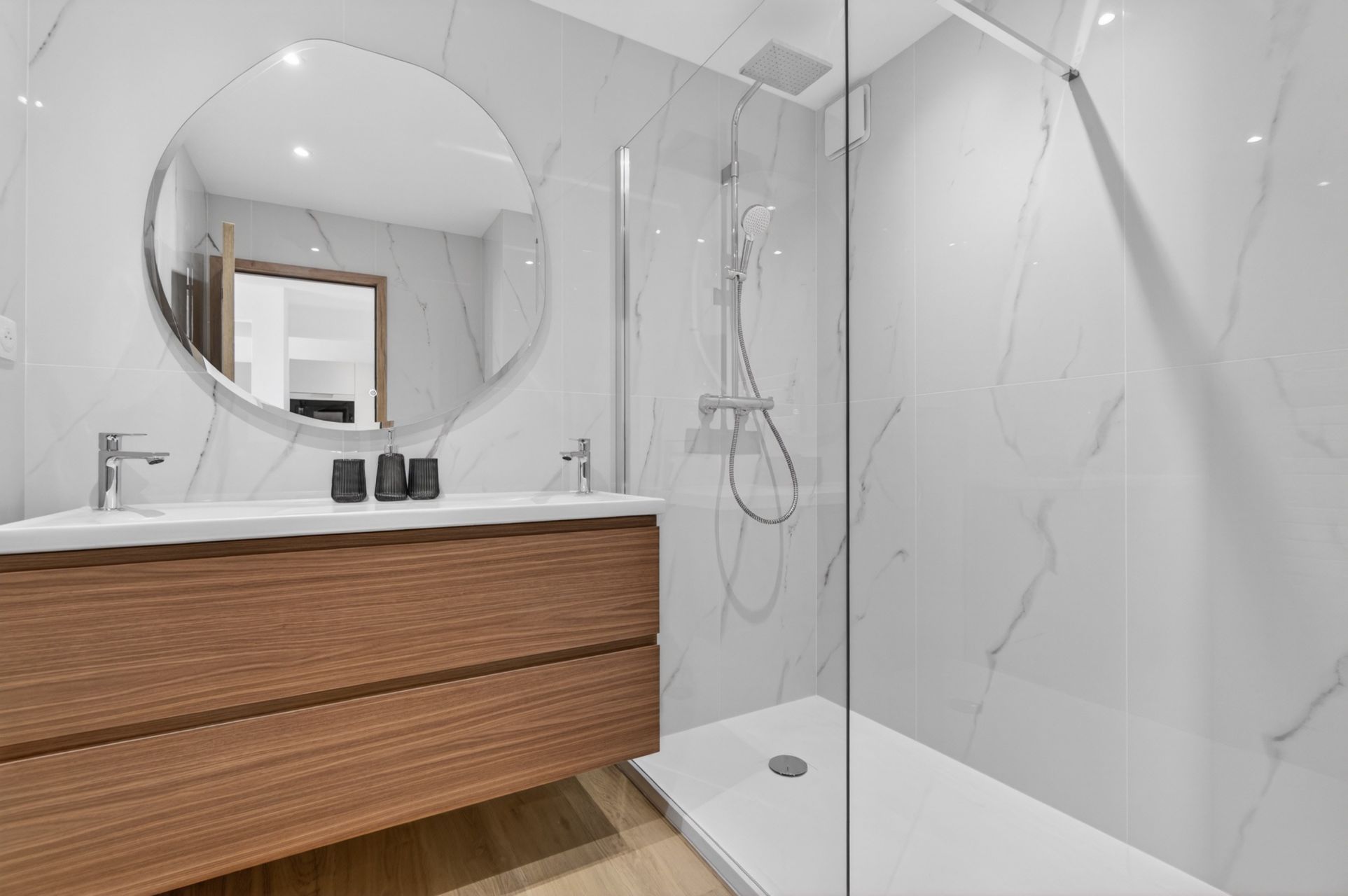 apartment 4 Rooms for sale on LE CANNET (06110)