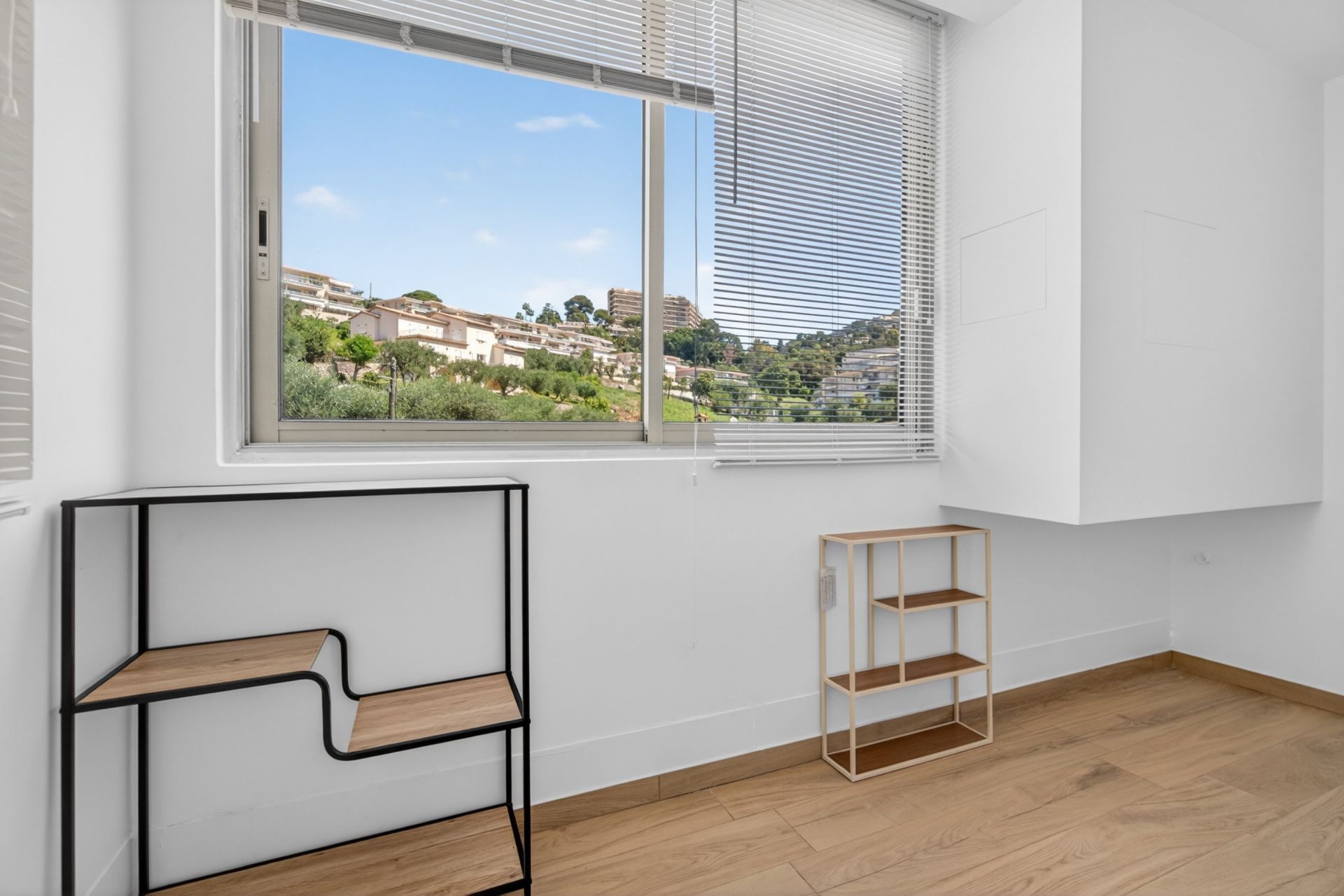 apartment 4 Rooms for sale on LE CANNET (06110)