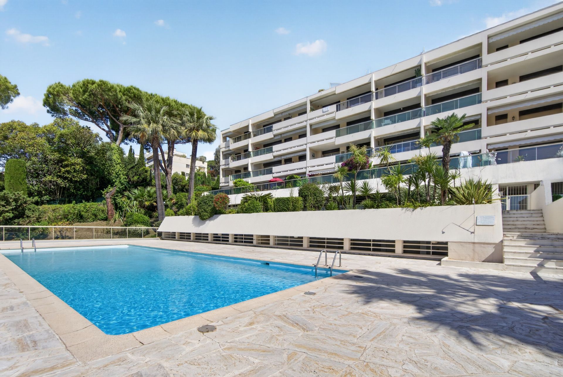 apartment 4 Rooms for sale on LE CANNET (06110)