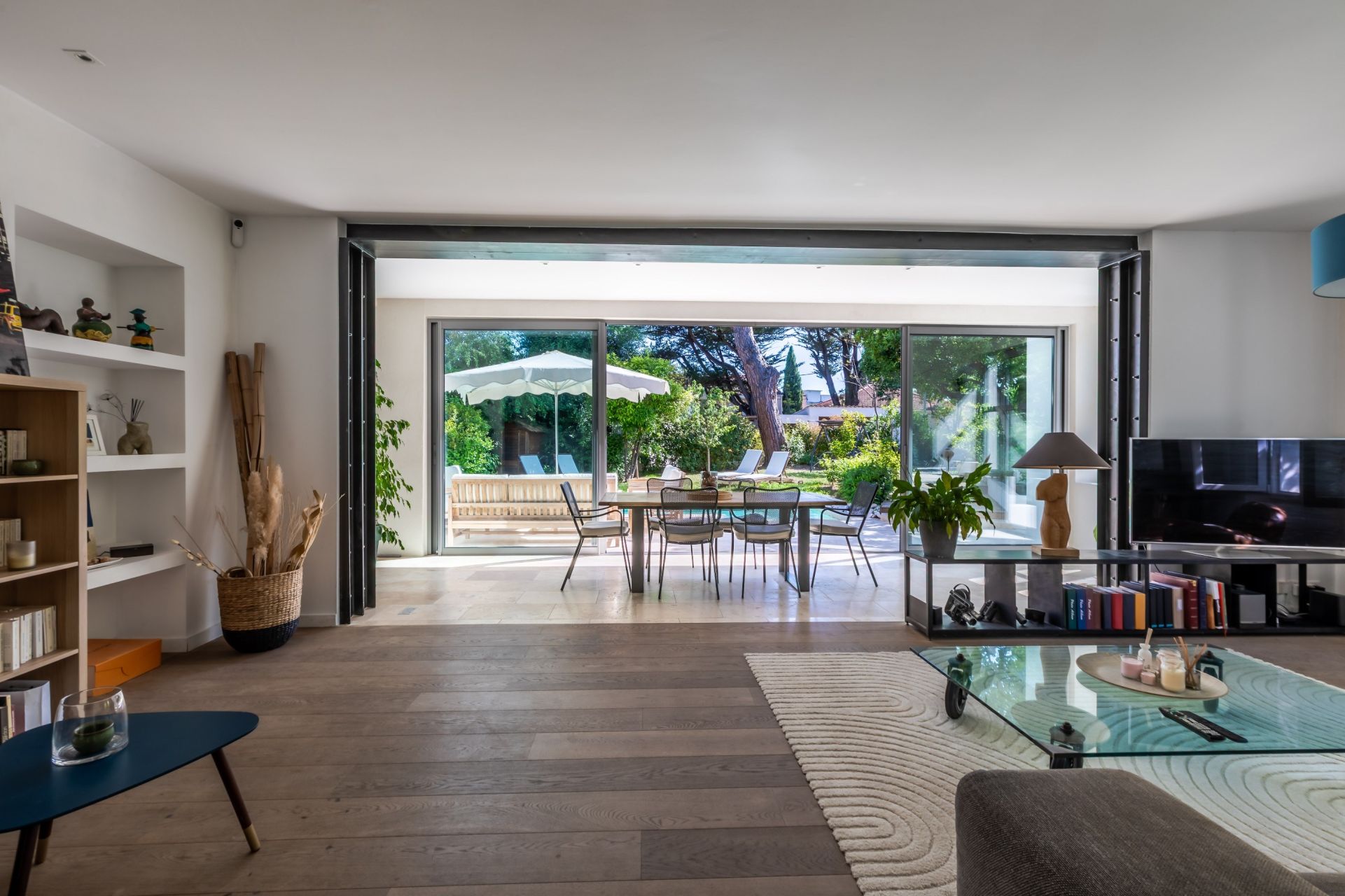 villa 5 Rooms for sale on CANNES (06400)