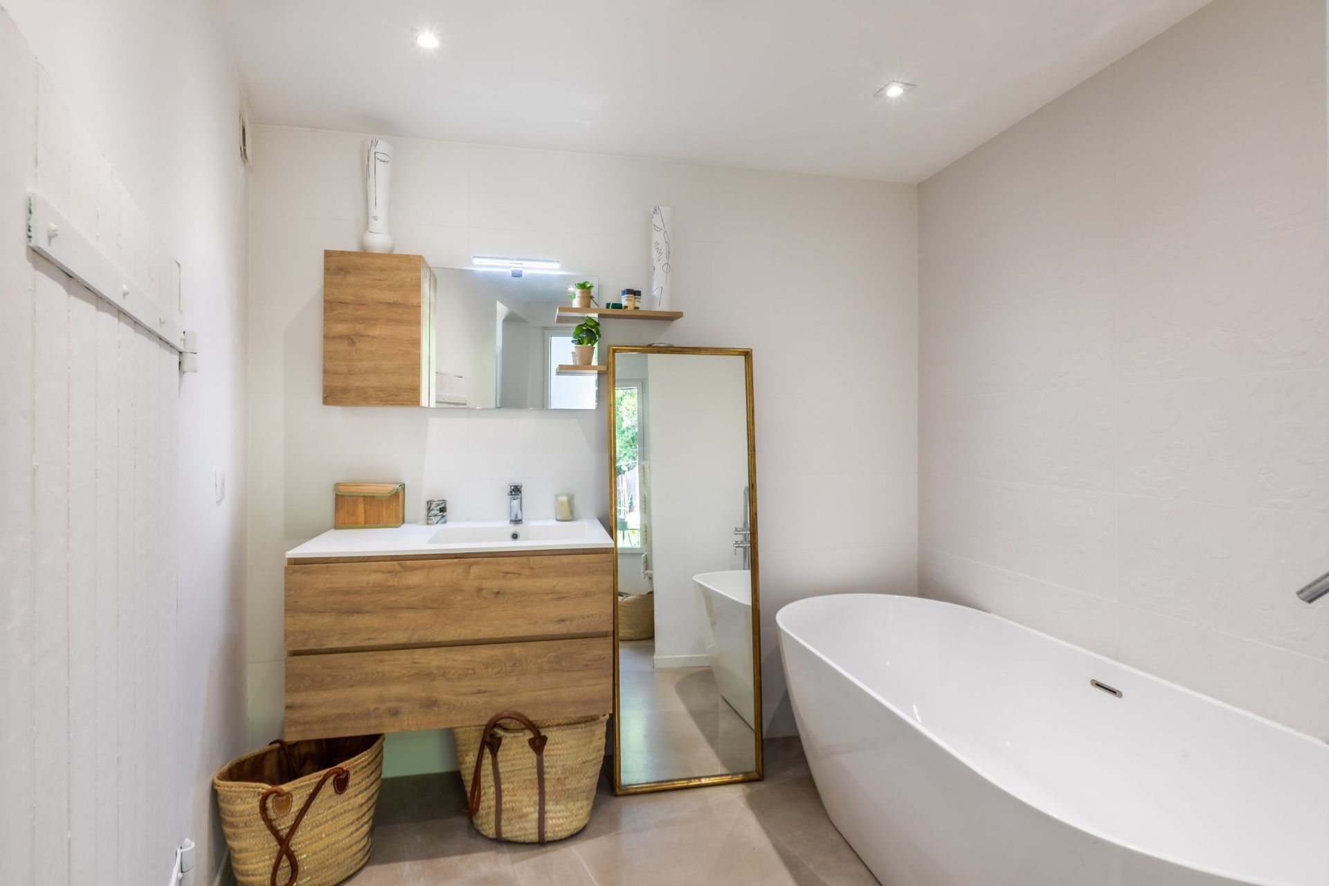 villa 5 Rooms for sale on CANNES (06400)