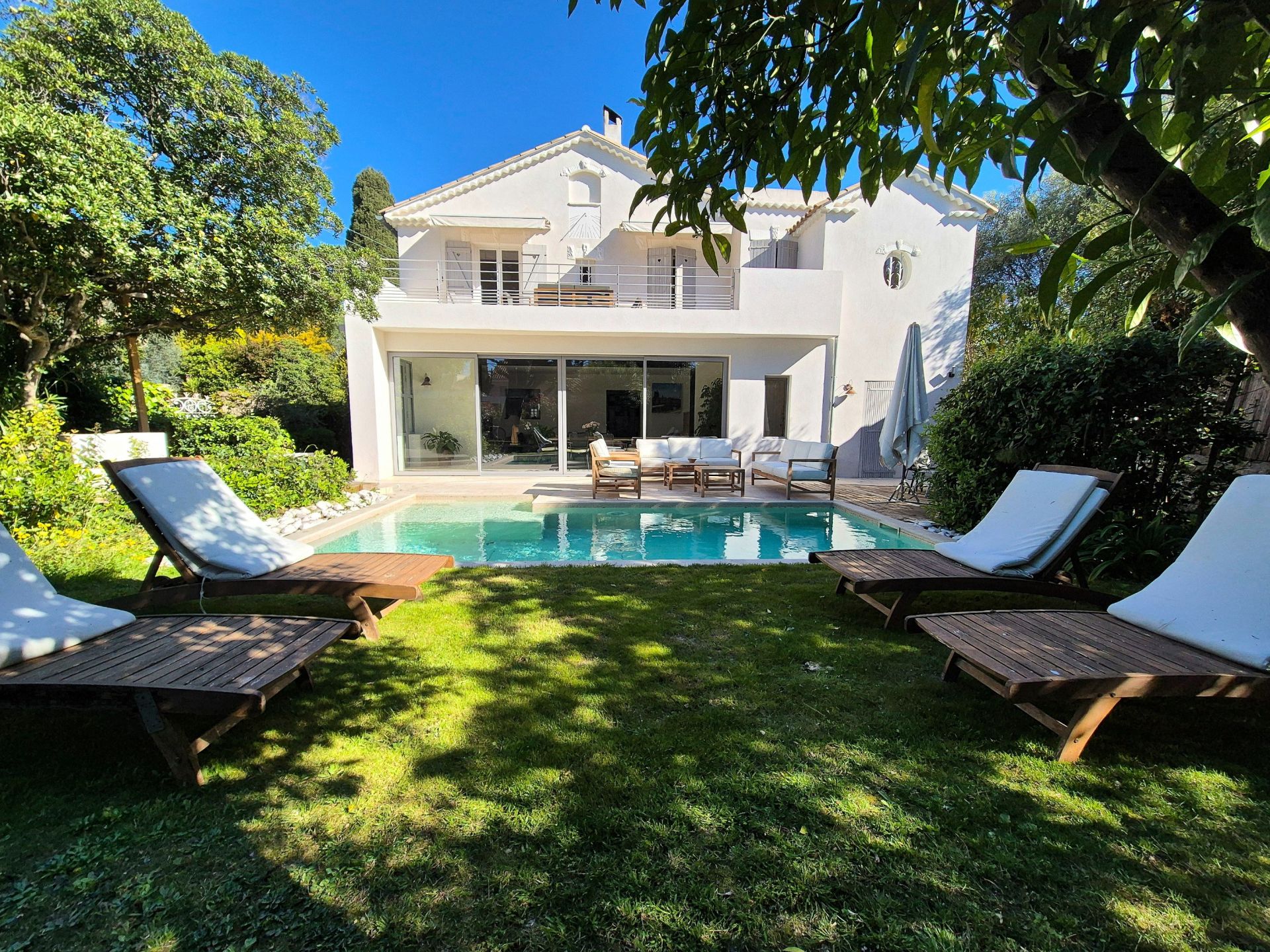 villa 5 Rooms for sale on CANNES (06400)