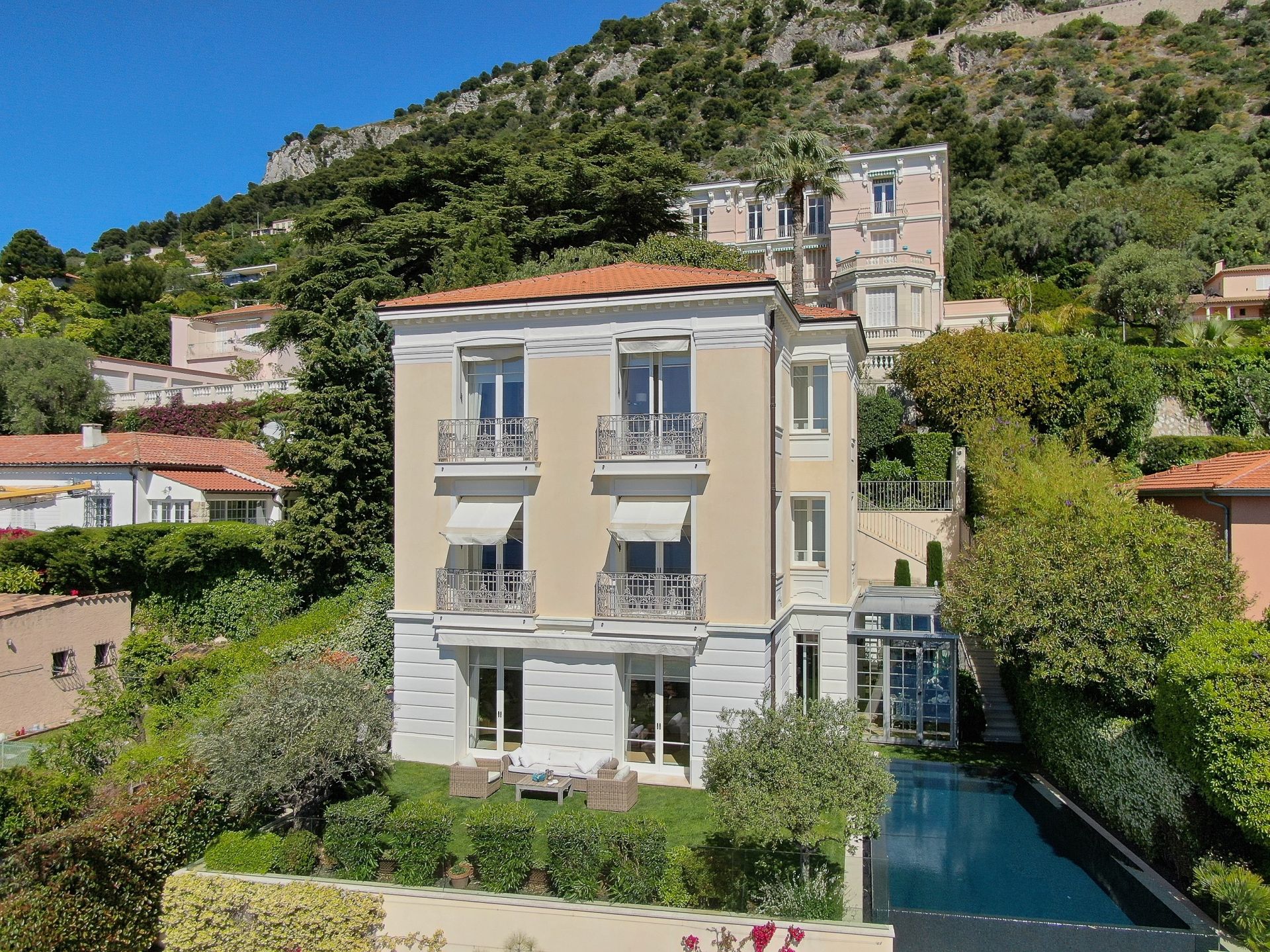 hôtel particulier 8 Pièces en vente sur BEAULIEU SUR MER (06310)