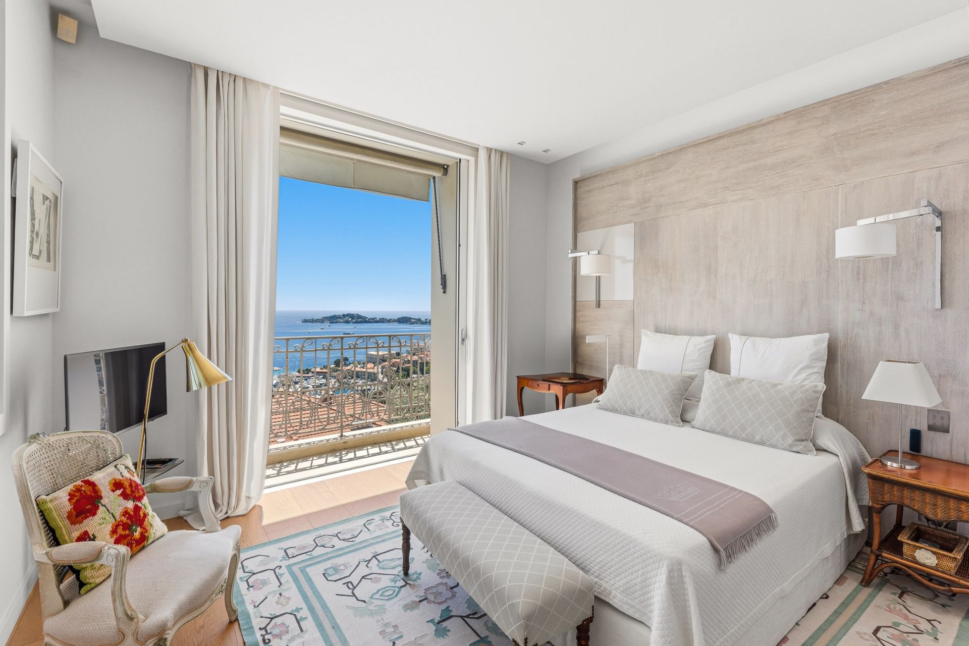 hôtel particulier 8 Pièces en vente sur BEAULIEU SUR MER (06310)