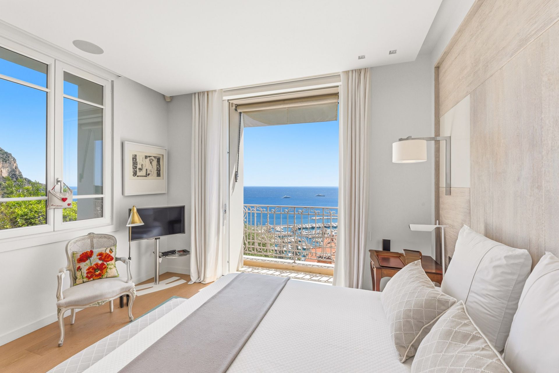 hôtel particulier 8 Pièces en vente sur BEAULIEU SUR MER (06310)