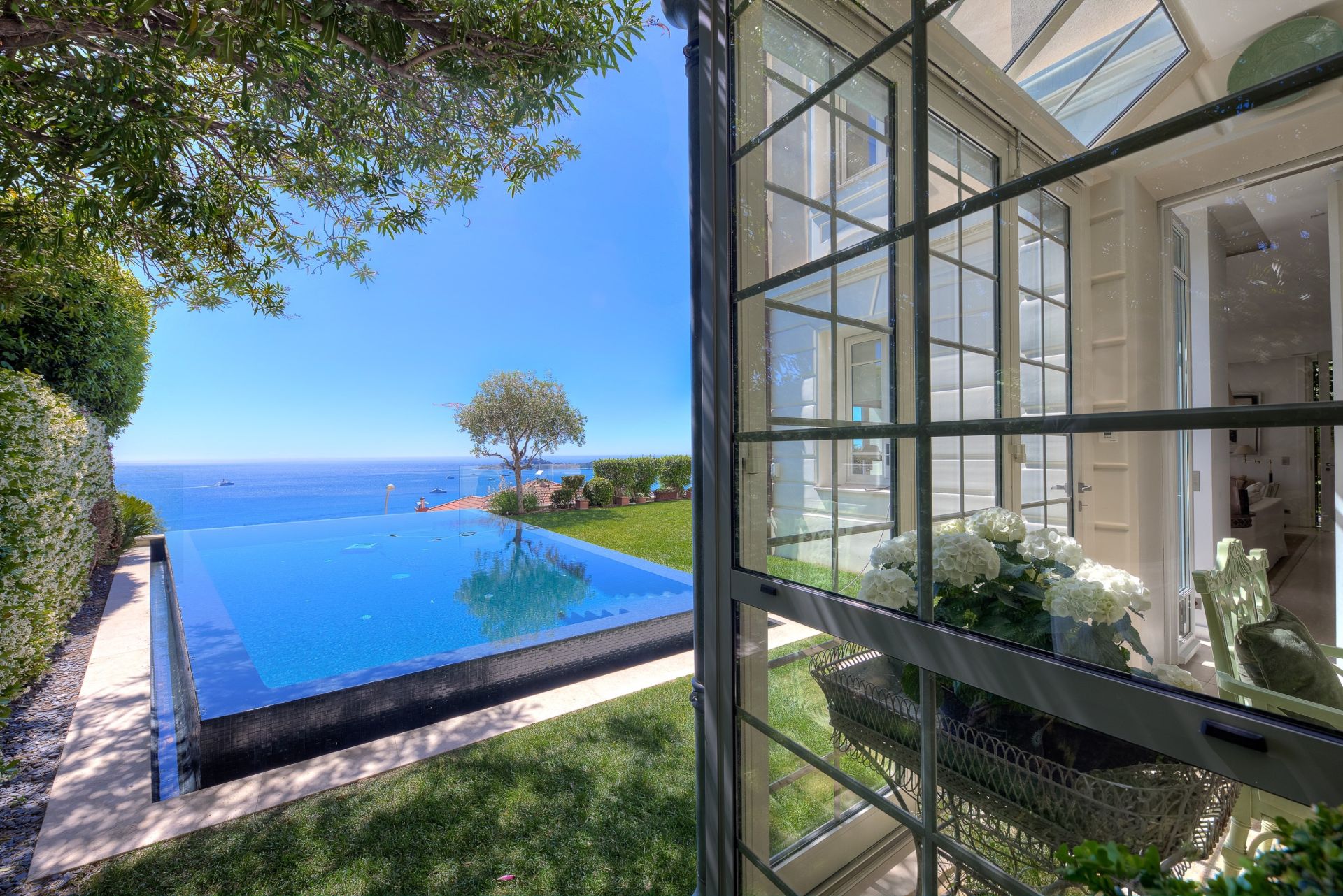 hôtel particulier 8 Pièces en vente sur BEAULIEU SUR MER (06310)