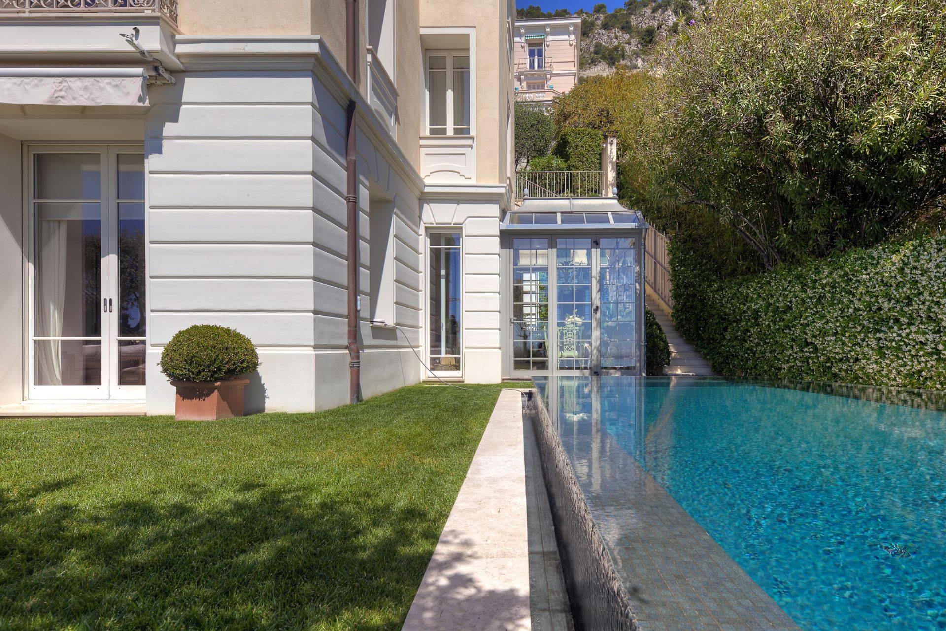 hôtel particulier 8 Pièces en vente sur BEAULIEU SUR MER (06310)