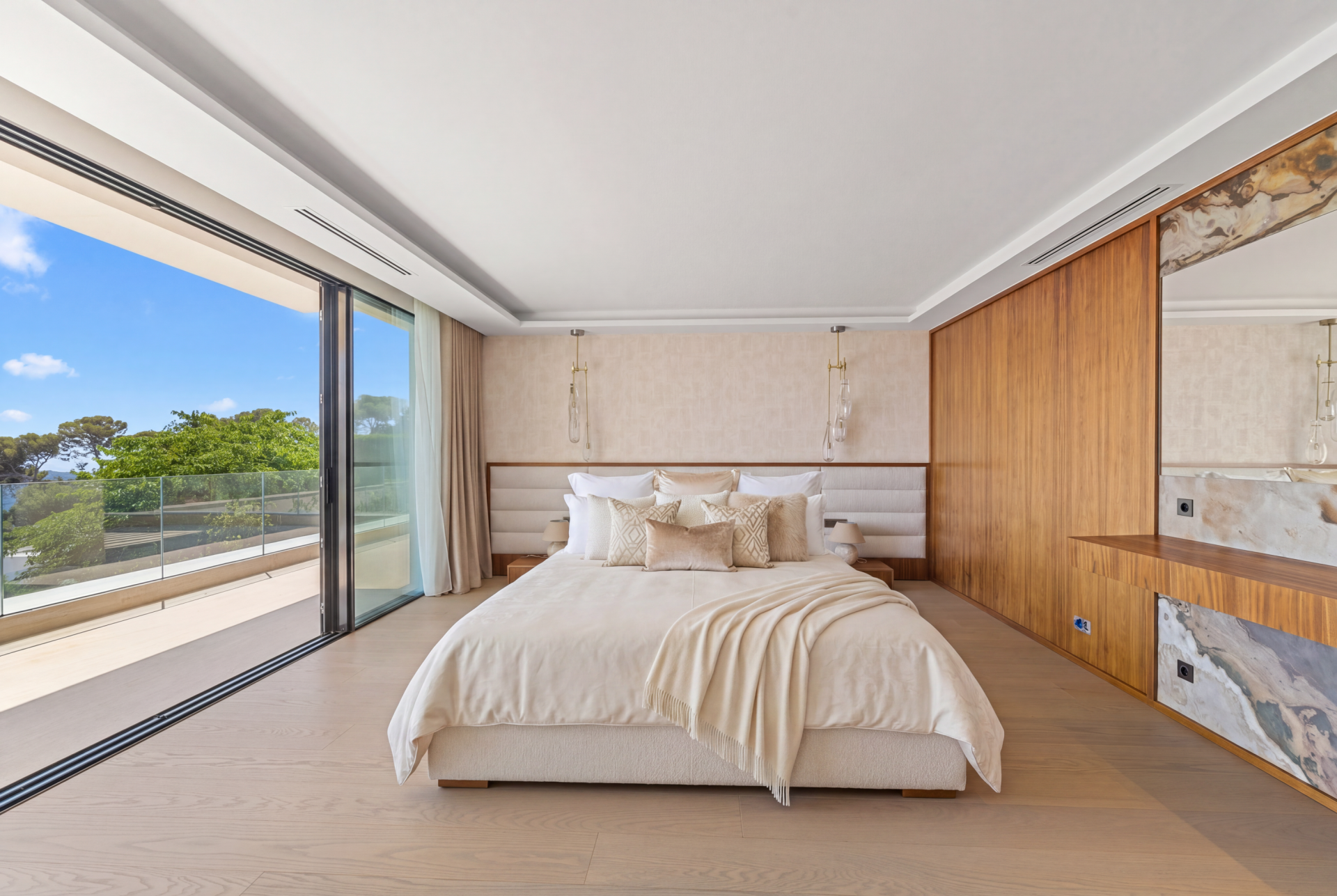 contemporary house 6 Rooms for sale on VILLEFRANCHE SUR MER (06230)