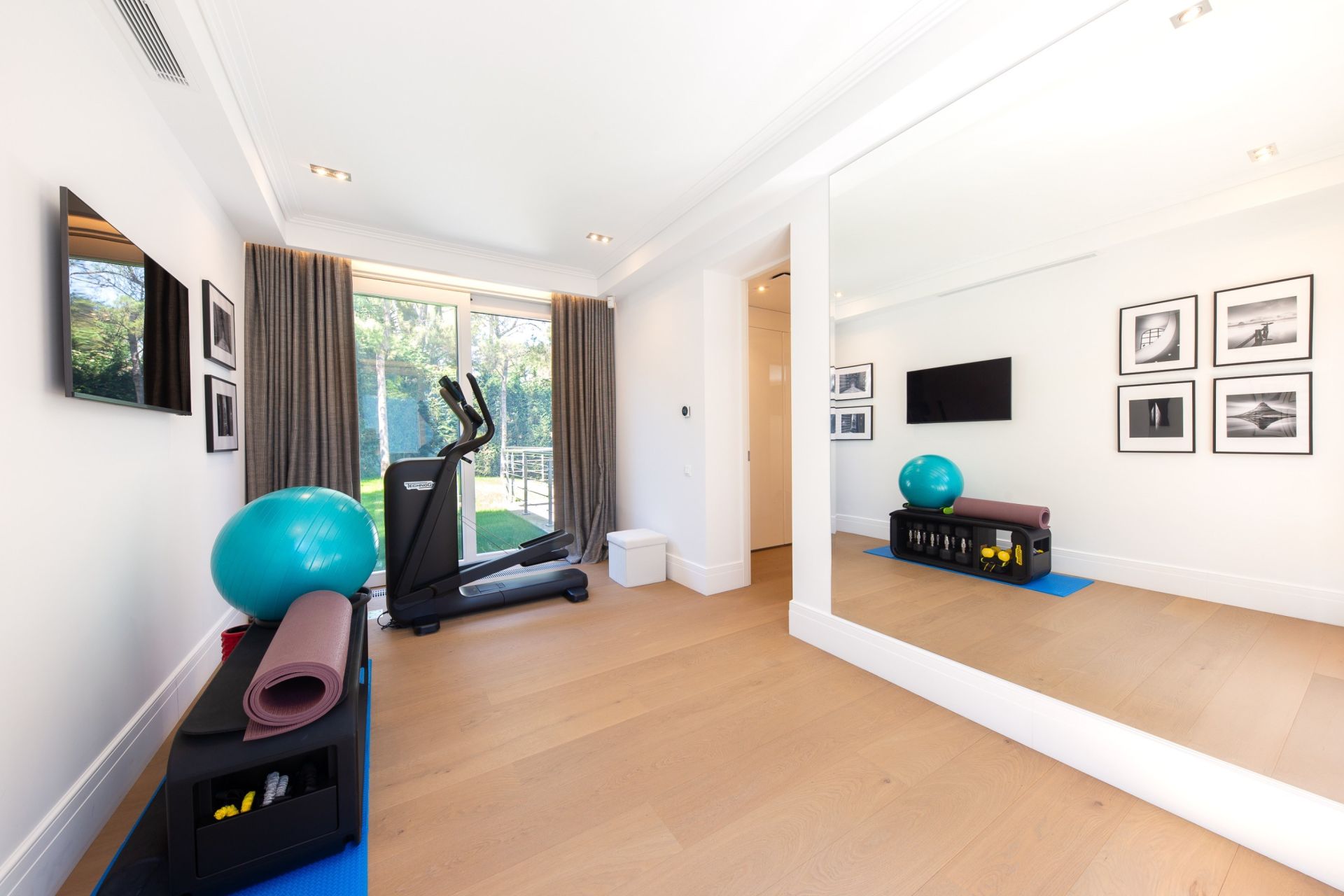 contemporary house 8 Rooms for sale on ST JEAN CAP FERRAT (06230)