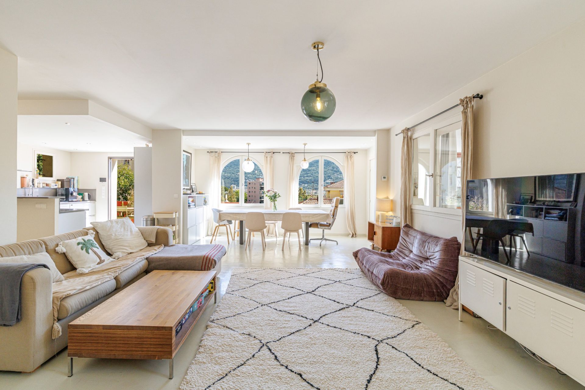 house 5 Rooms for sale on NICE (06000)