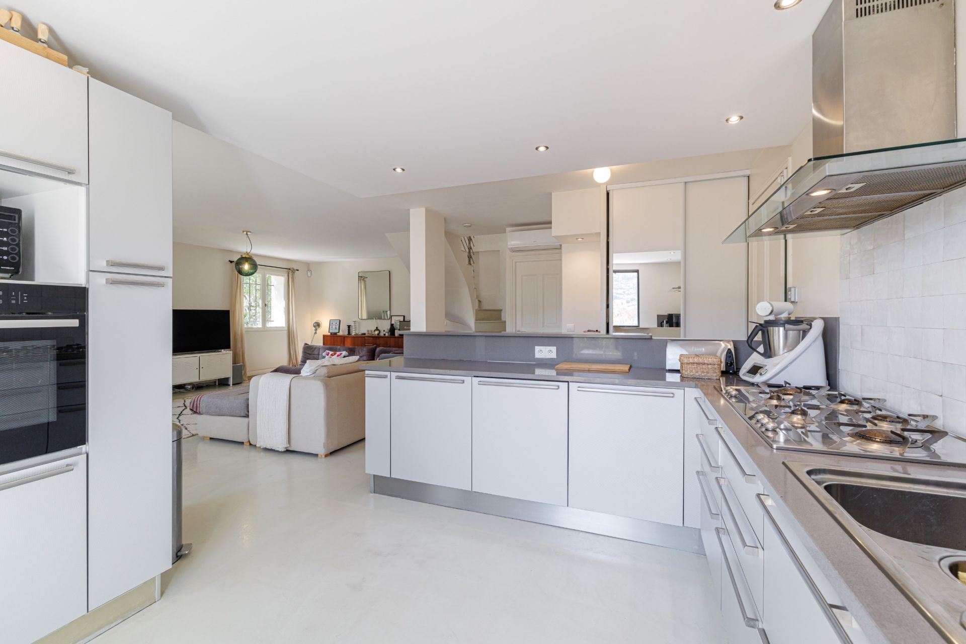 house 5 Rooms for sale on NICE (06000)
