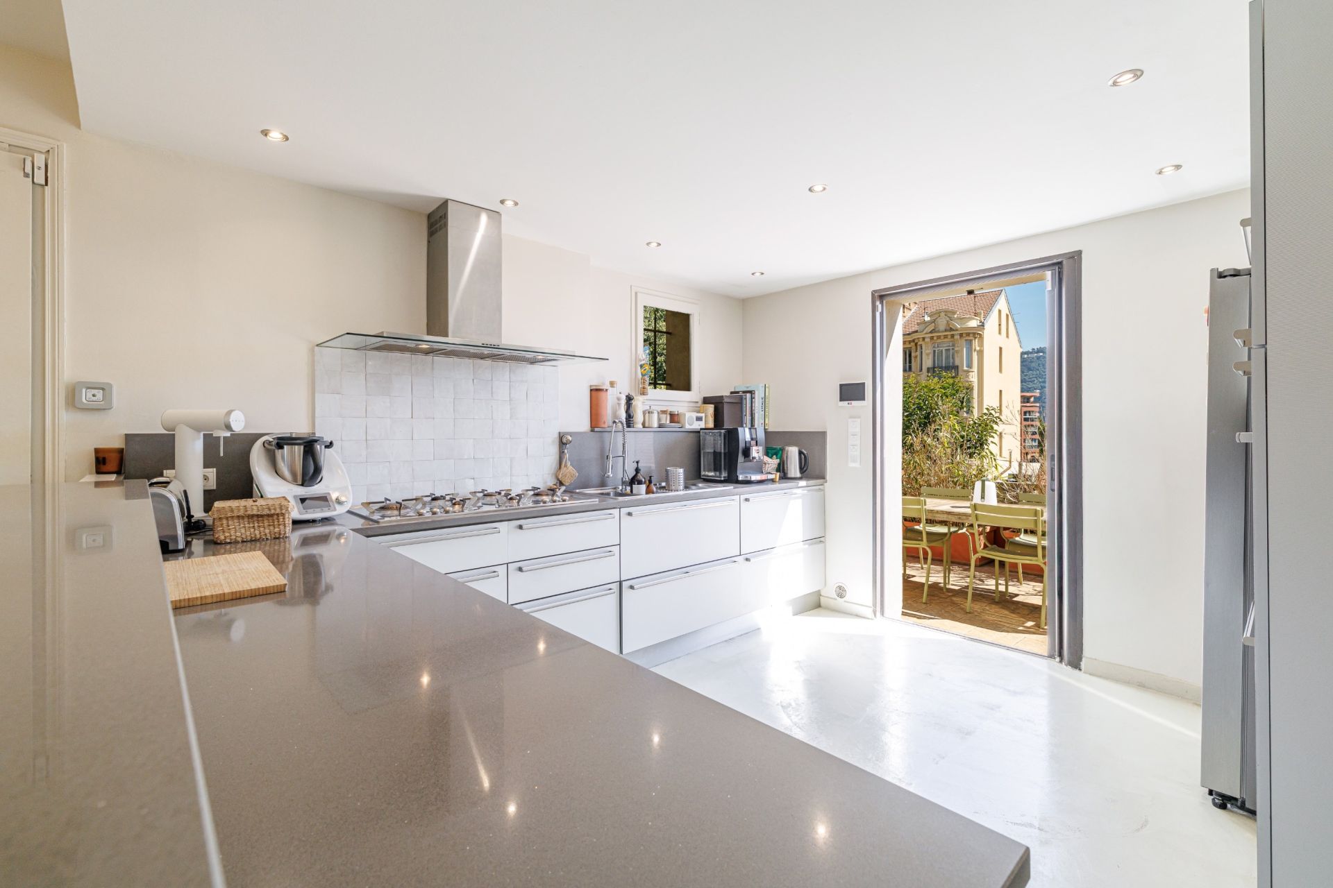house 5 Rooms for sale on NICE (06000)