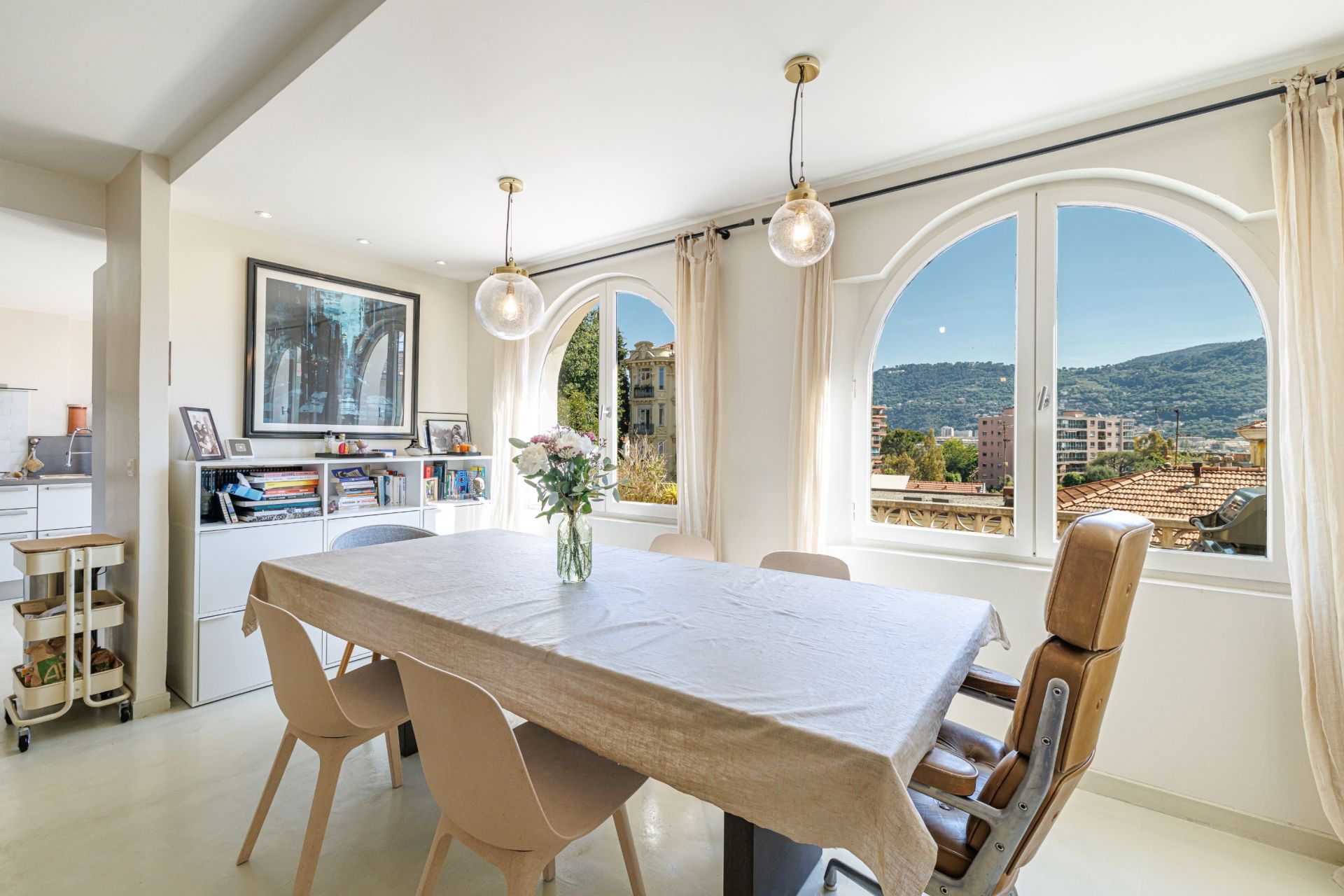 house 5 Rooms for sale on NICE (06000)