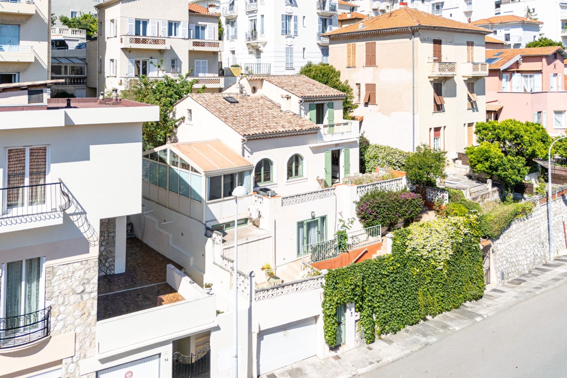 house 5 Rooms for sale on NICE (06000)