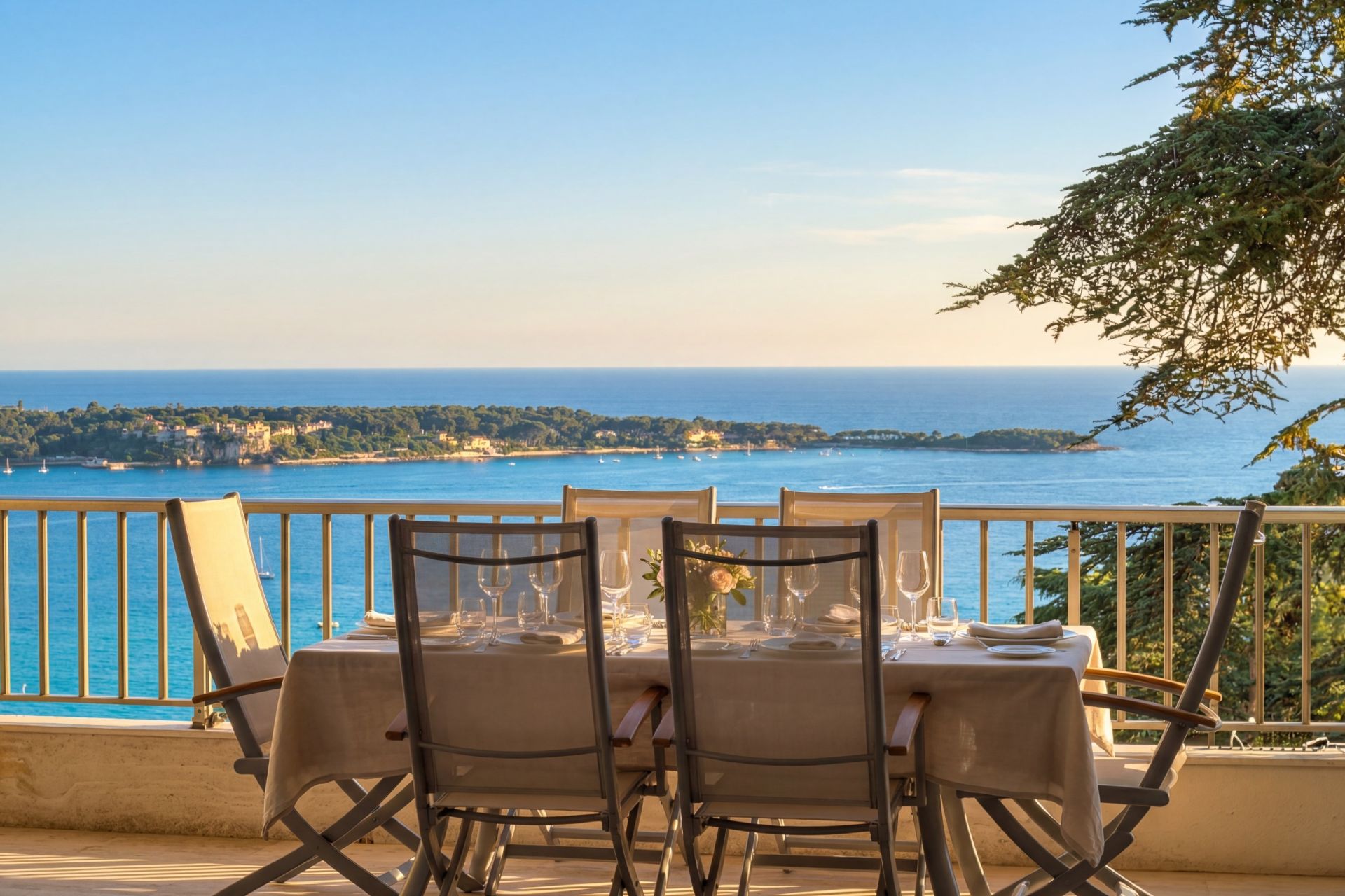 apartment 6 Rooms for sale on CANNES (06400)