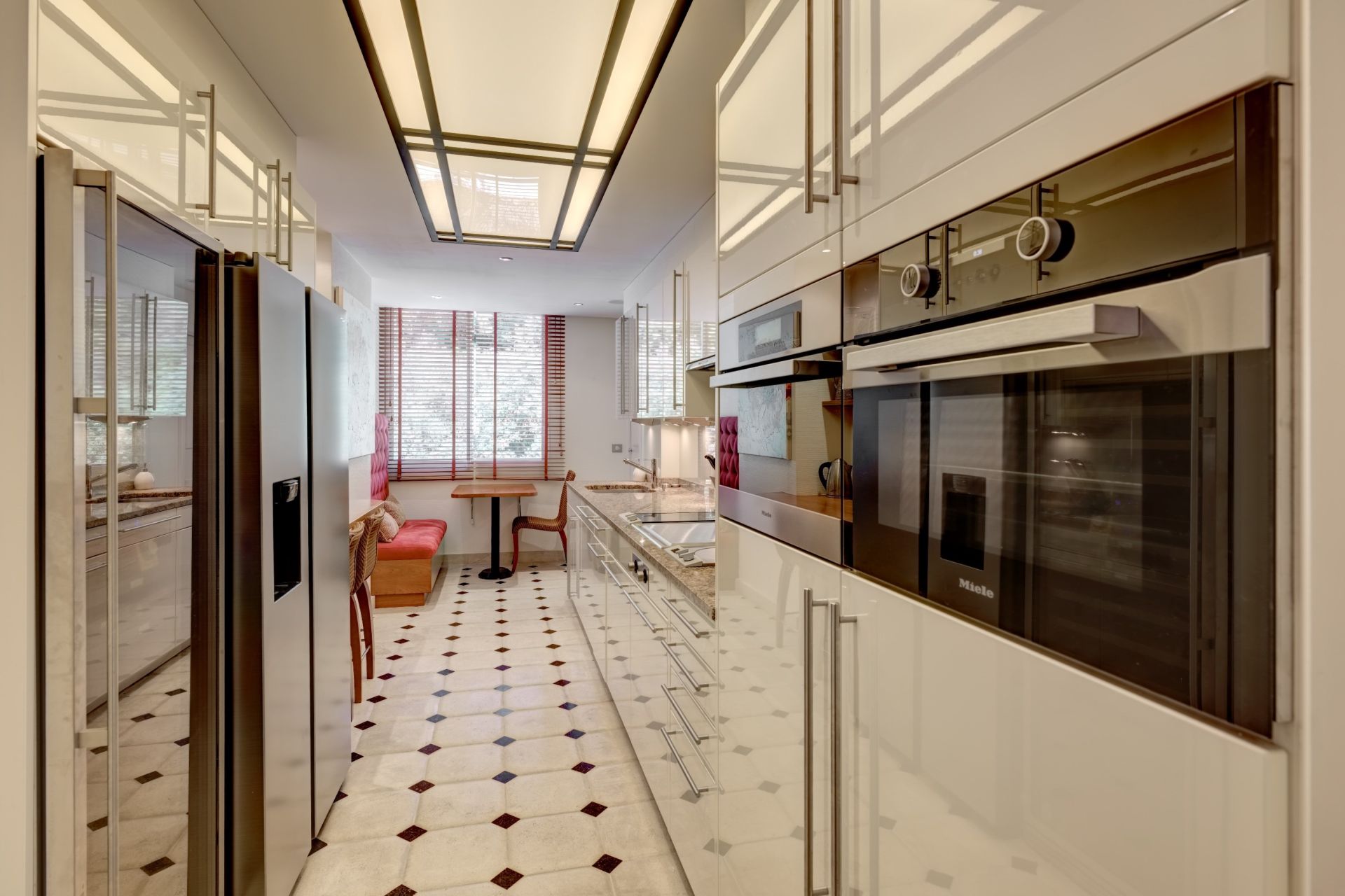 apartment 6 Rooms for sale on CANNES (06400)