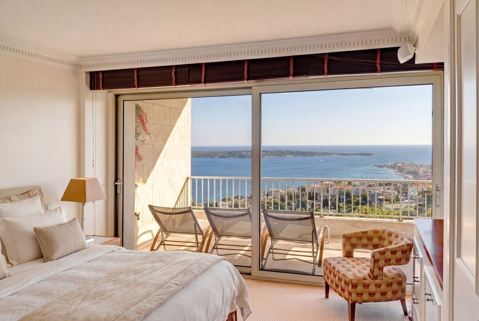 apartment 6 Rooms for sale on CANNES (06400)